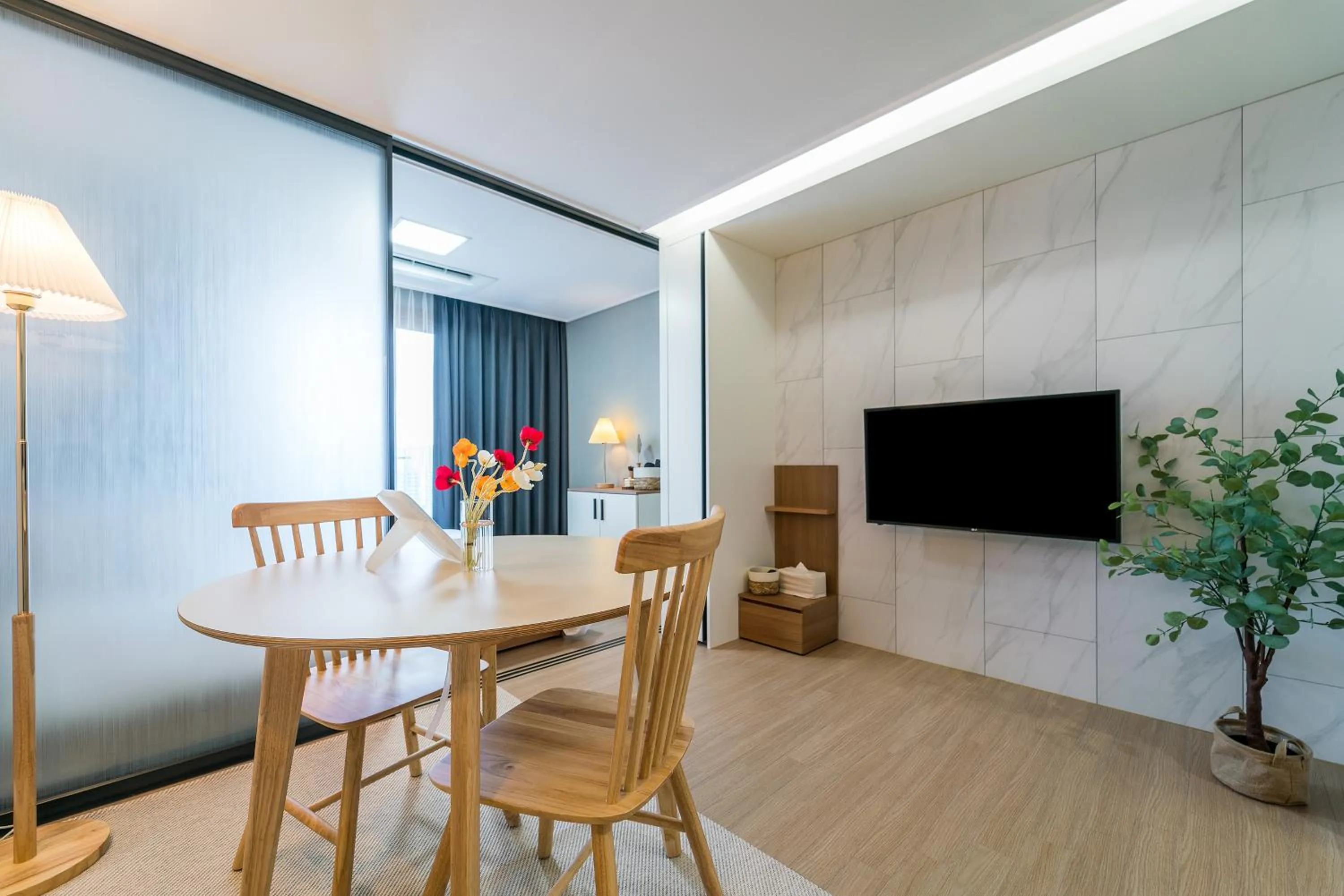 TV and multimedia in Urbanstay Jeju Airport