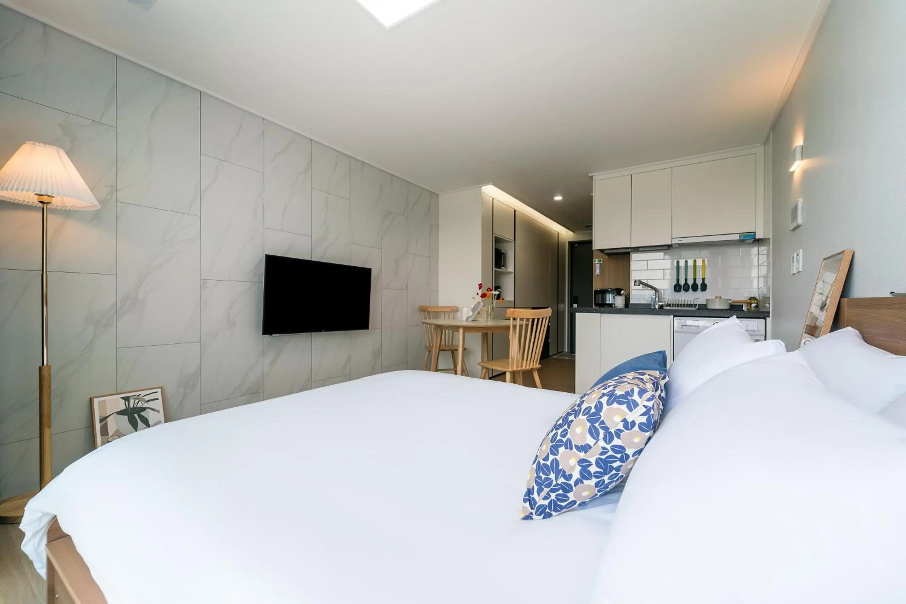 Communal lounge/ TV room, Bed in Urbanstay Jeju Airport Communal lounge/ TV room, Bed in Urbanstay Jeju Airport