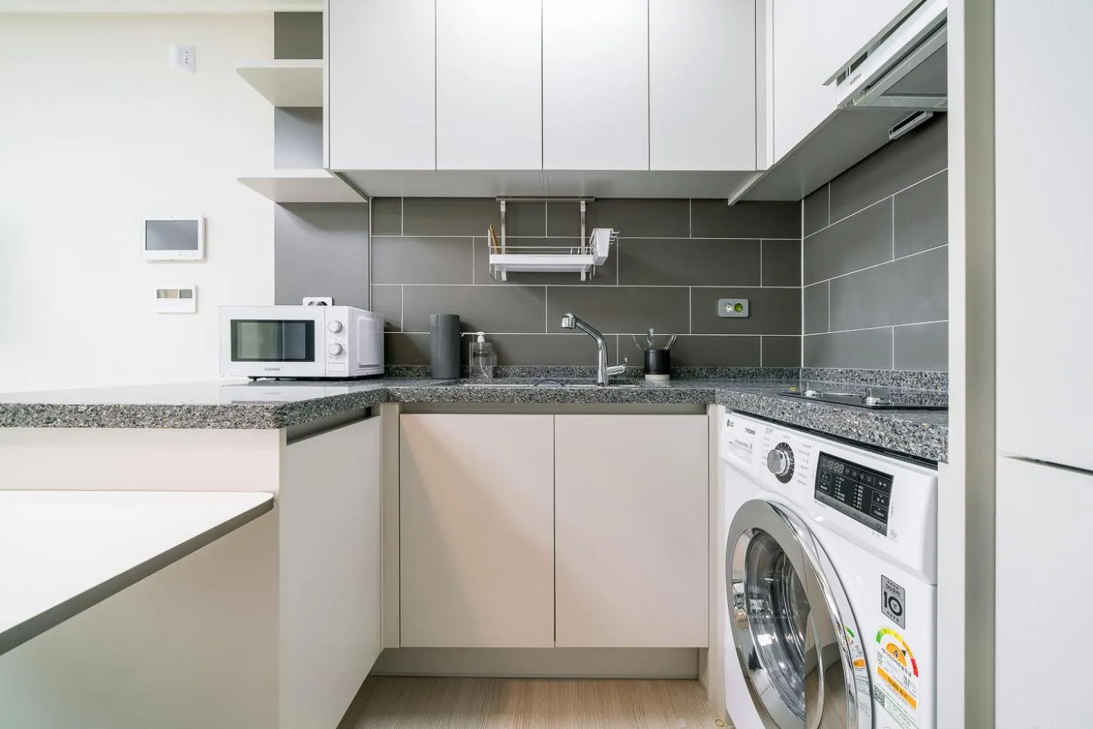 Kitchen or kitchenette in Urbanstay Songdo Moonlight Park