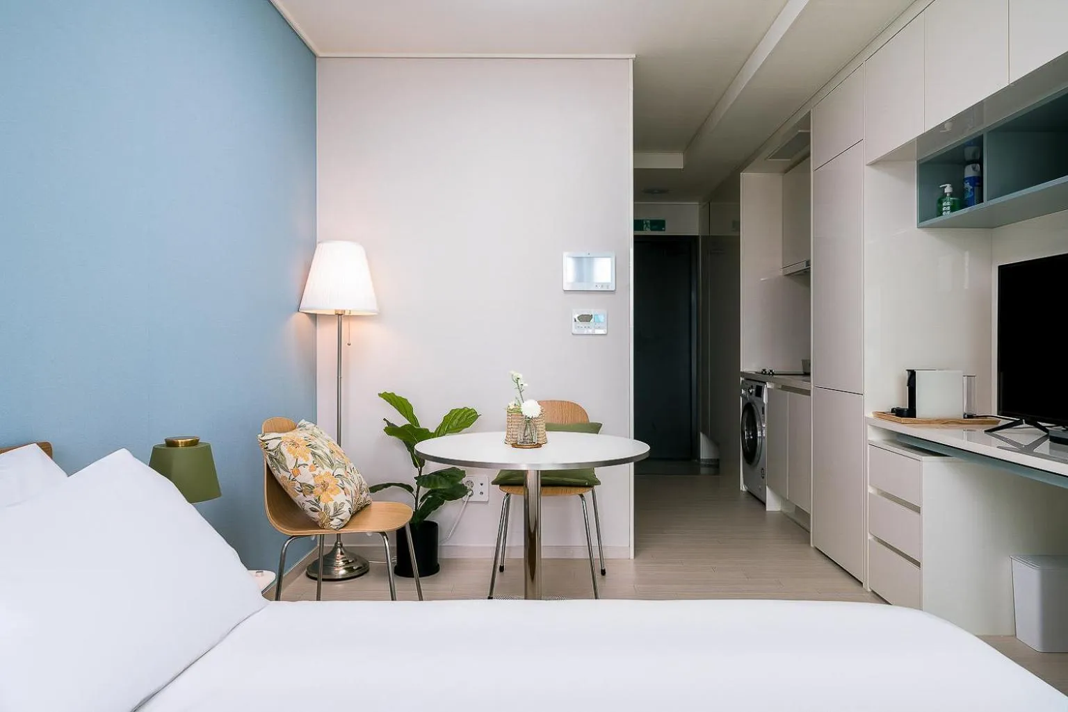 Photo of the whole room, Bed in Urbanstay Songdo Moonlight Park