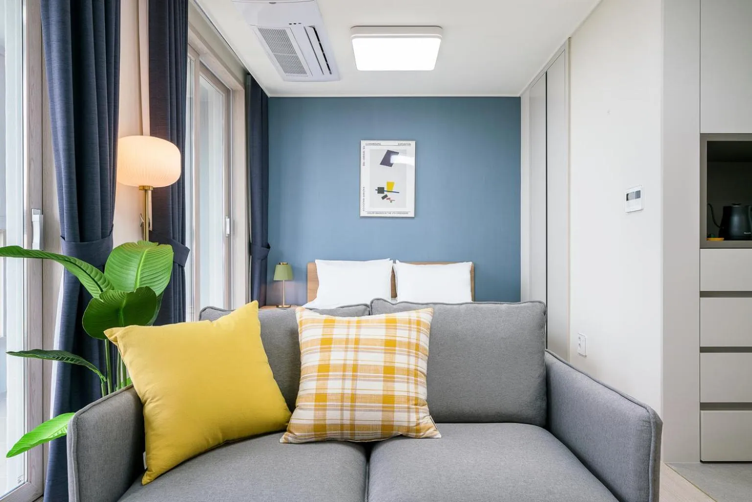 Living room, Bed in Urbanstay Songdo Moonlight Park