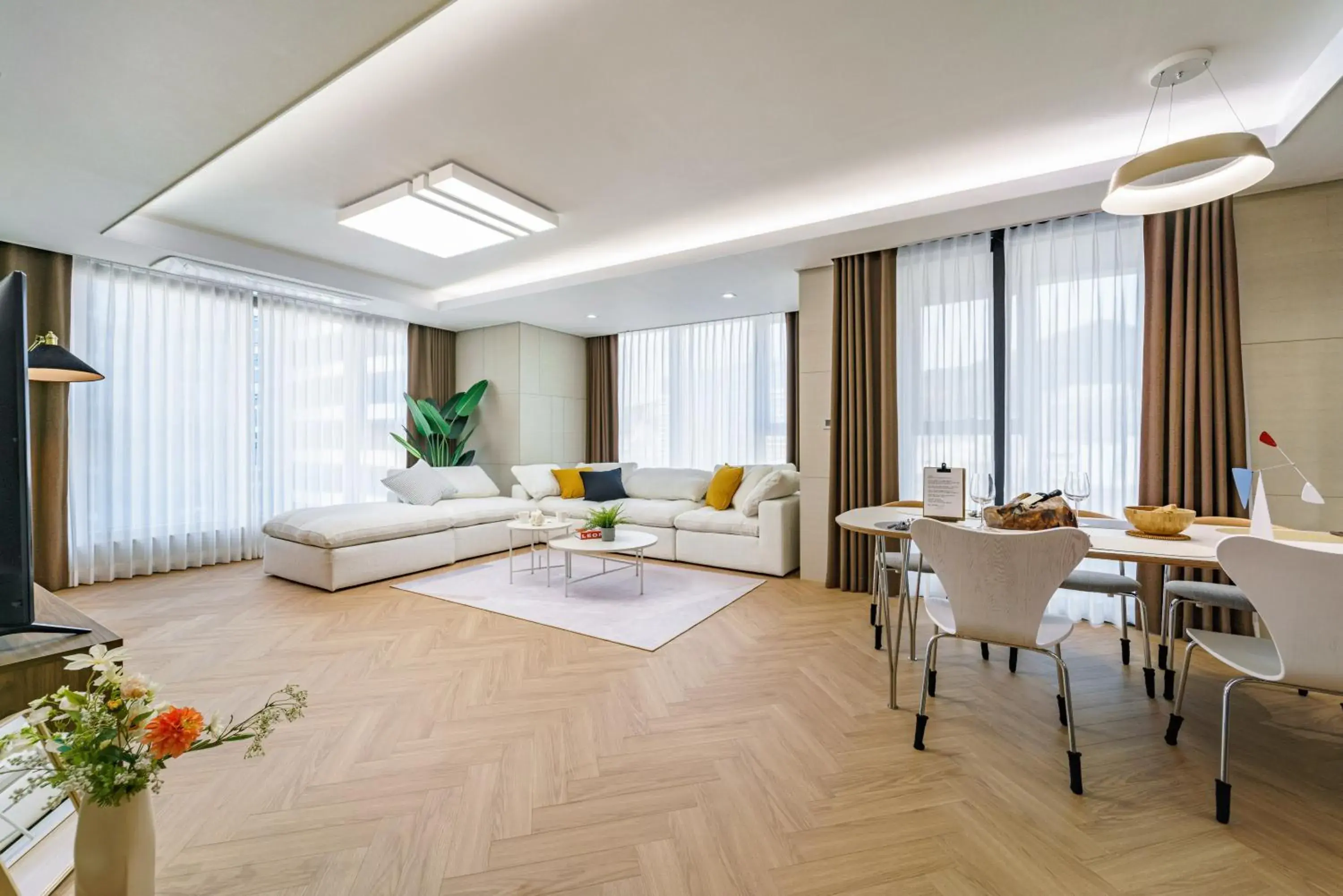 Family Three Room G Panorama in Le Collective Busan station Family Three Room G Panorama in Le Collective Busan station