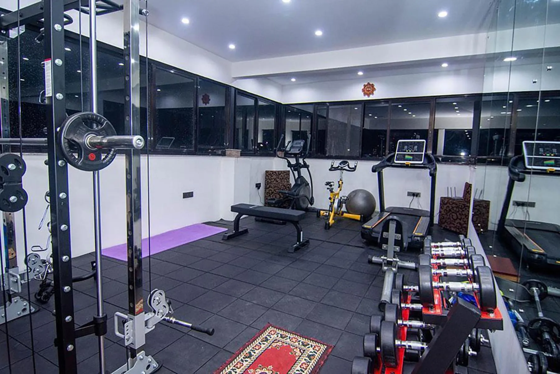 Fitness centre/facilities in Everest Boutique Hotel