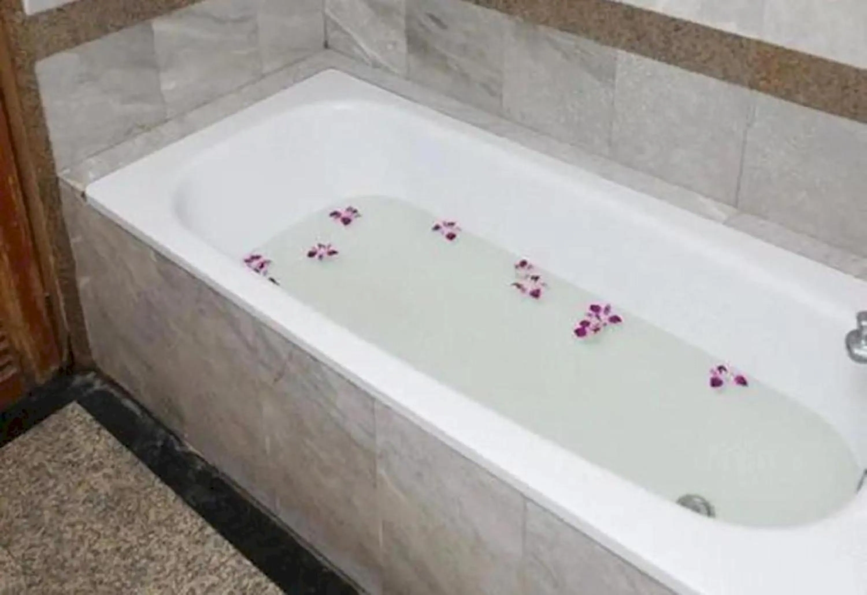 Bathroom in OYO 75466 -13 Coins Bang Yai Hotel