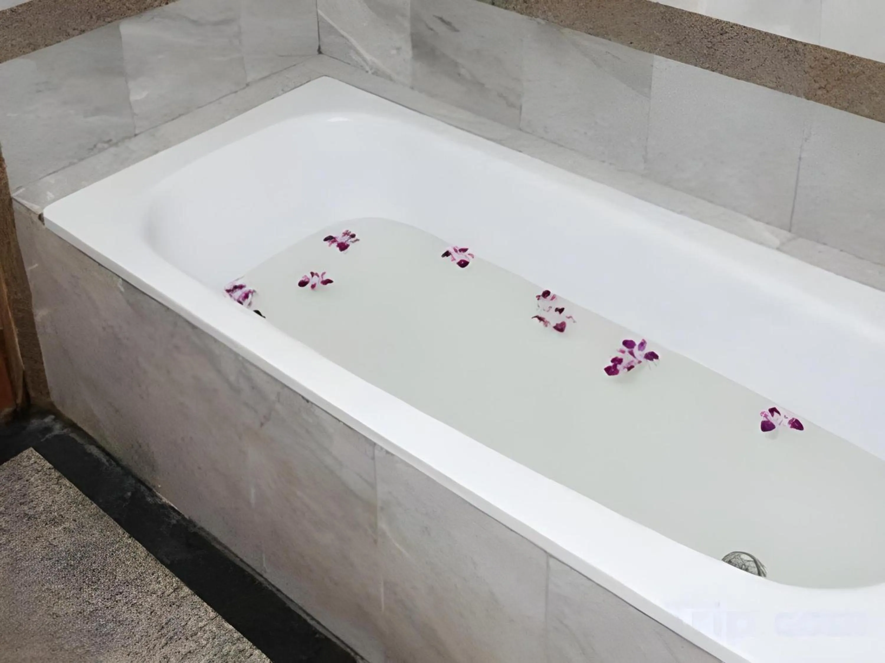 Bathroom in OYO 75466 -13 Coins Bang Yai Hotel