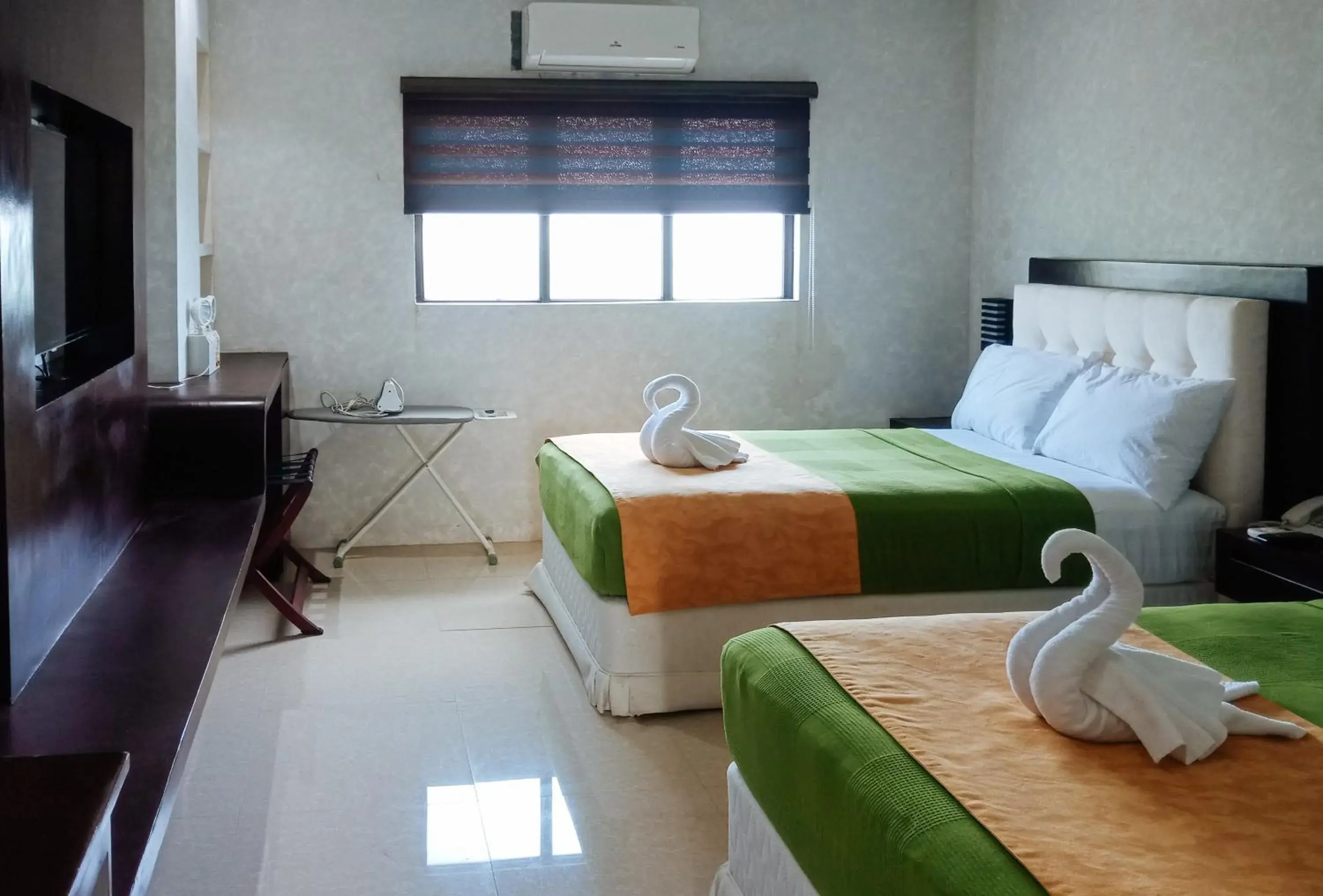 Deluxe Twin Room in RedDoorz @ Joyce Palace Antique Deluxe Twin Room in RedDoorz @ Joyce Palace Antique