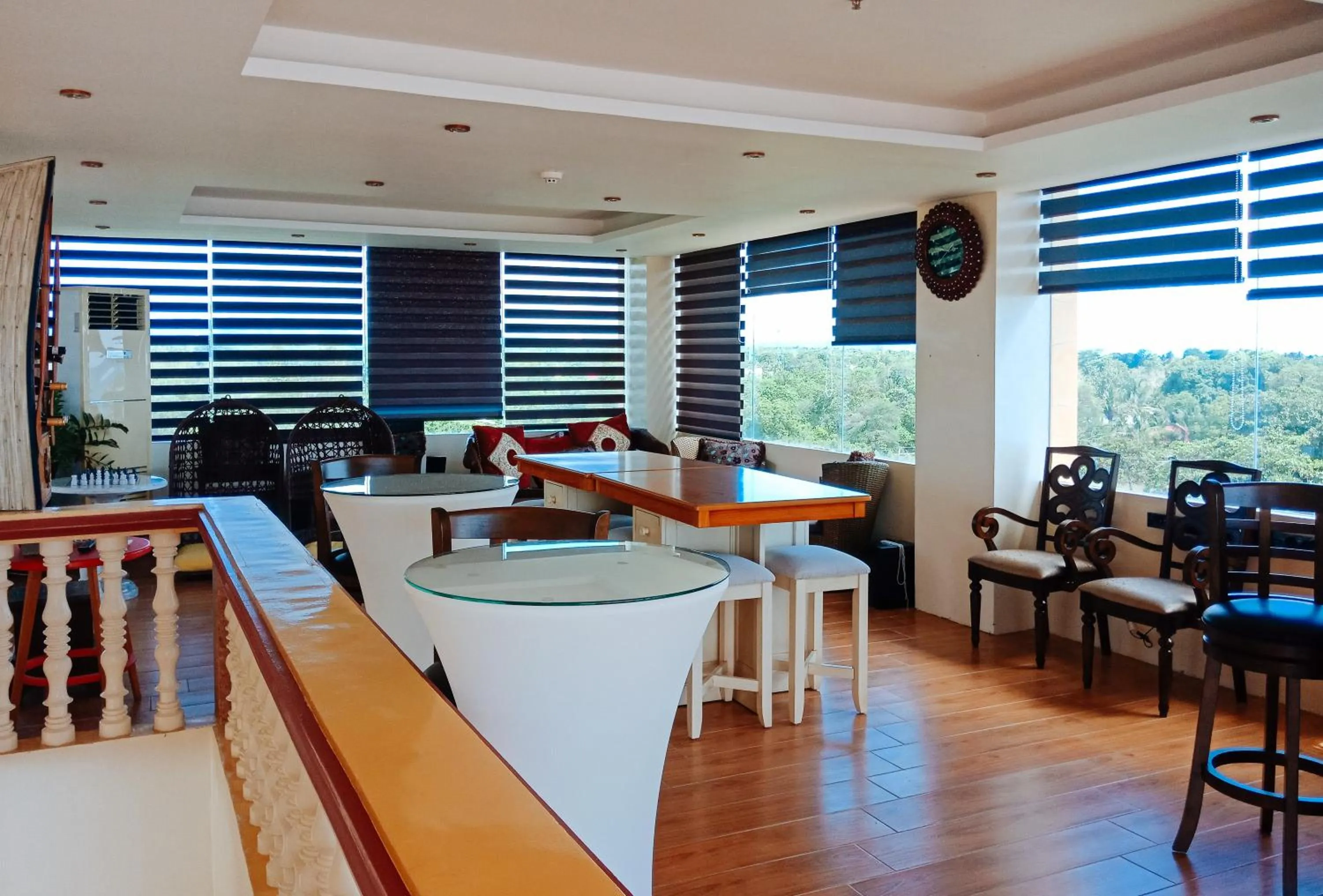 Restaurant/places to eat in RedDoorz @ Joyce Palace Antique