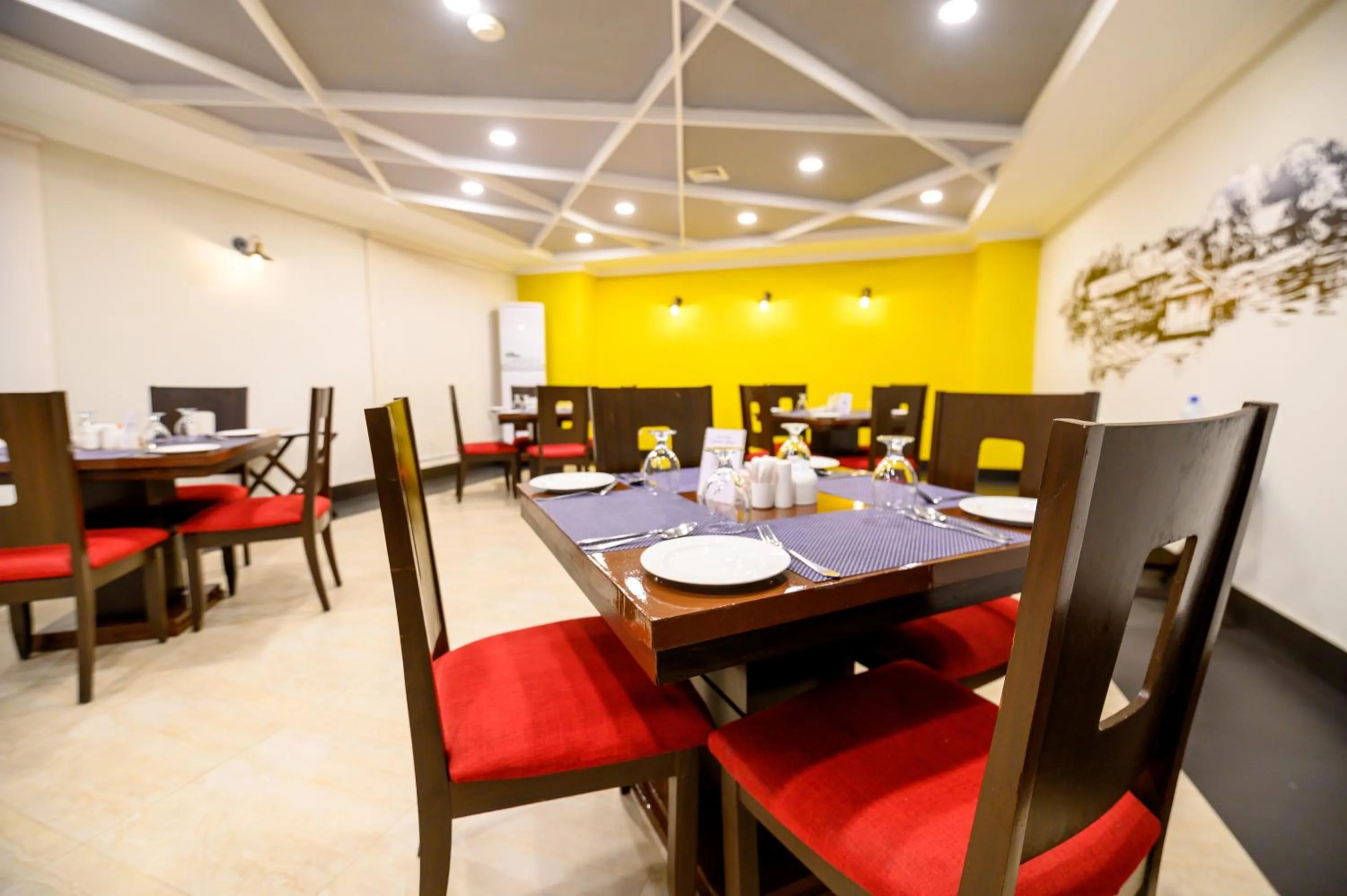 Restaurant/places to eat in Hotel One Sargodha