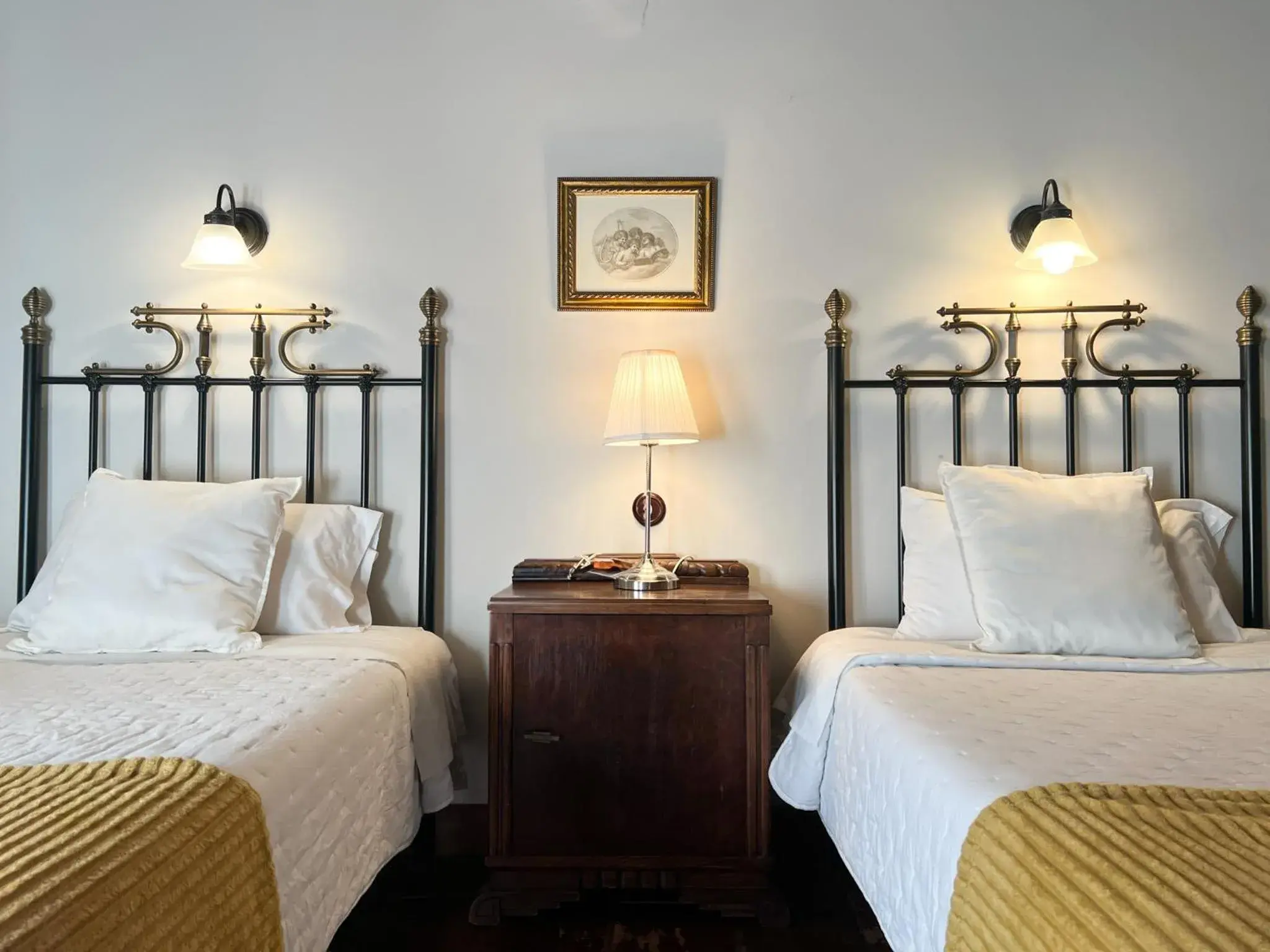 Twin Room with Balcony - single occupancy in Casa Rural La Fuente del Jerte Twin Room with Balcony - single occupancy in Casa Rural La Fuente del Jerte