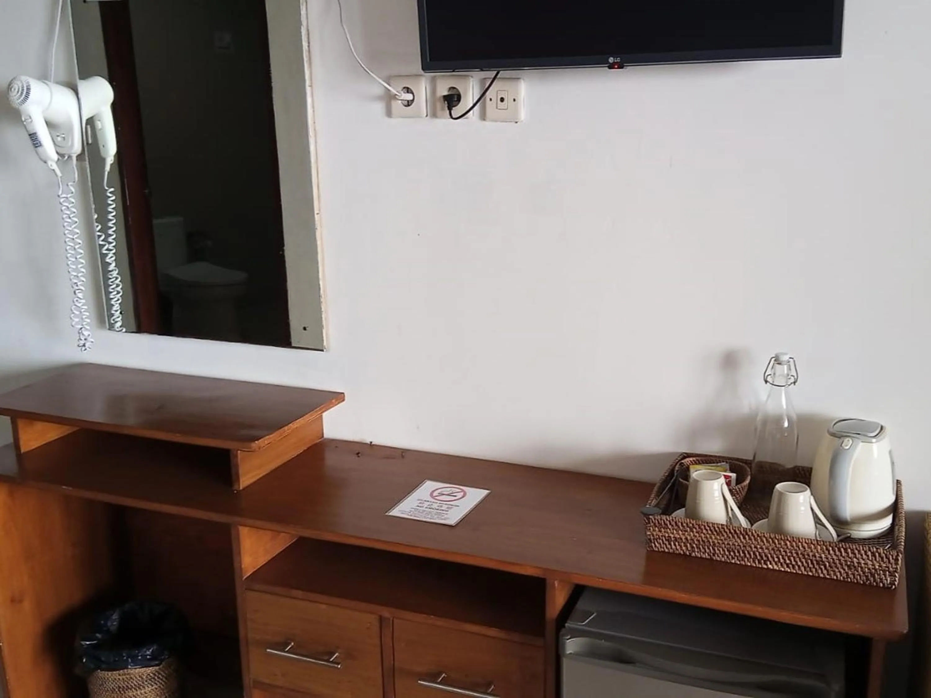 TV and multimedia in Caldera Hotel & Restaurant