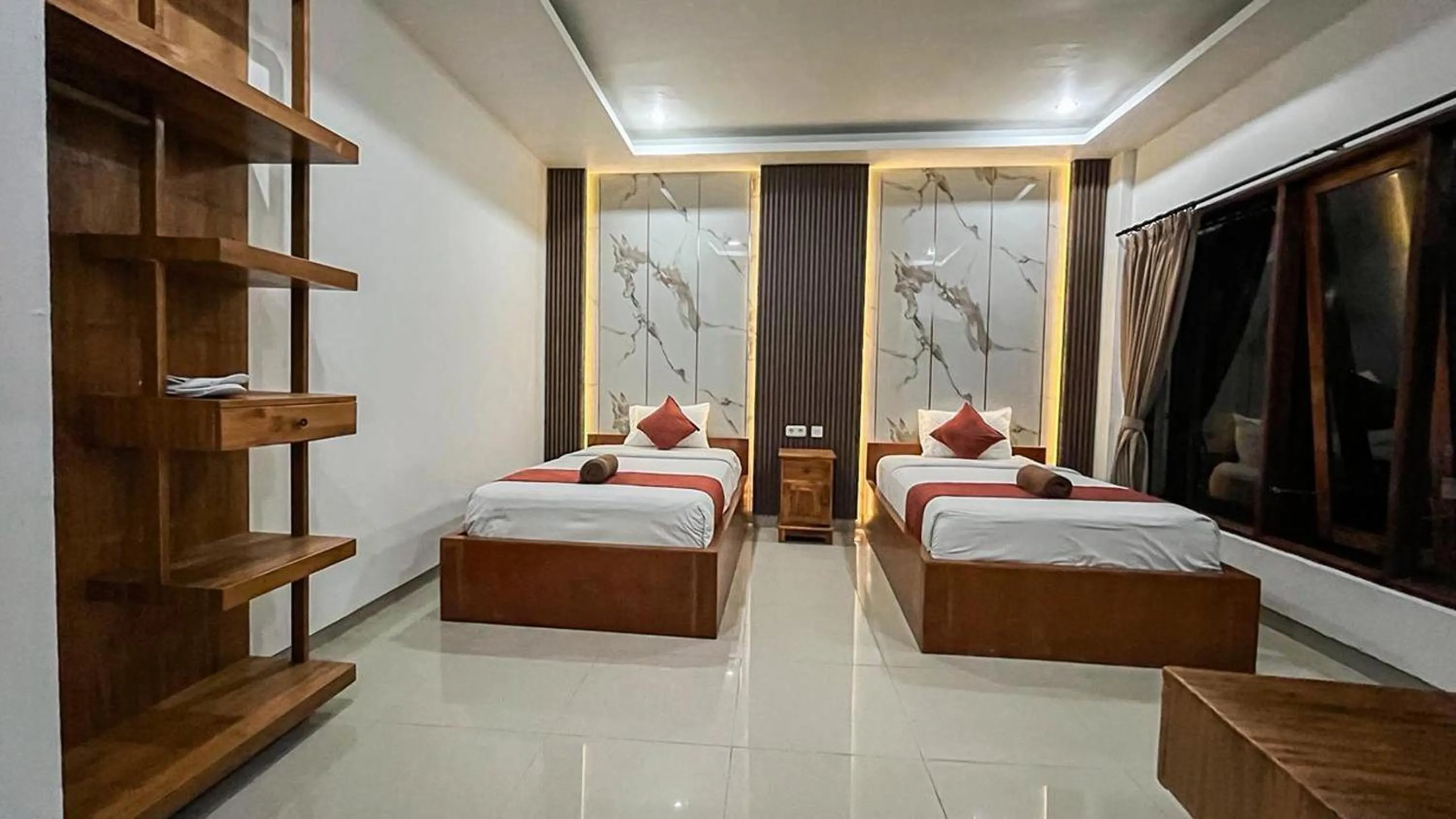 Bed in Caldera Hotel & Restaurant