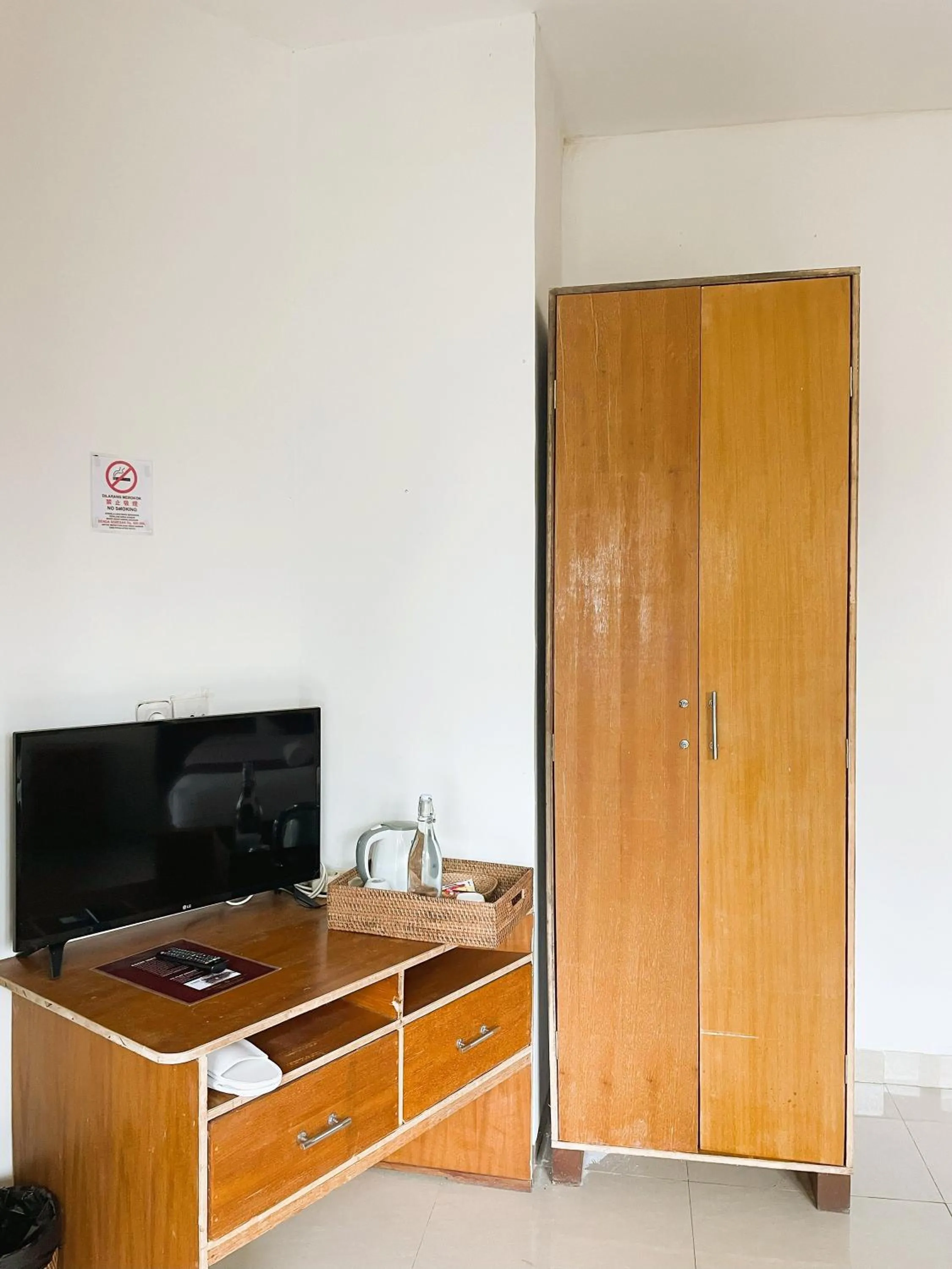 TV and multimedia in Caldera Hotel & Restaurant