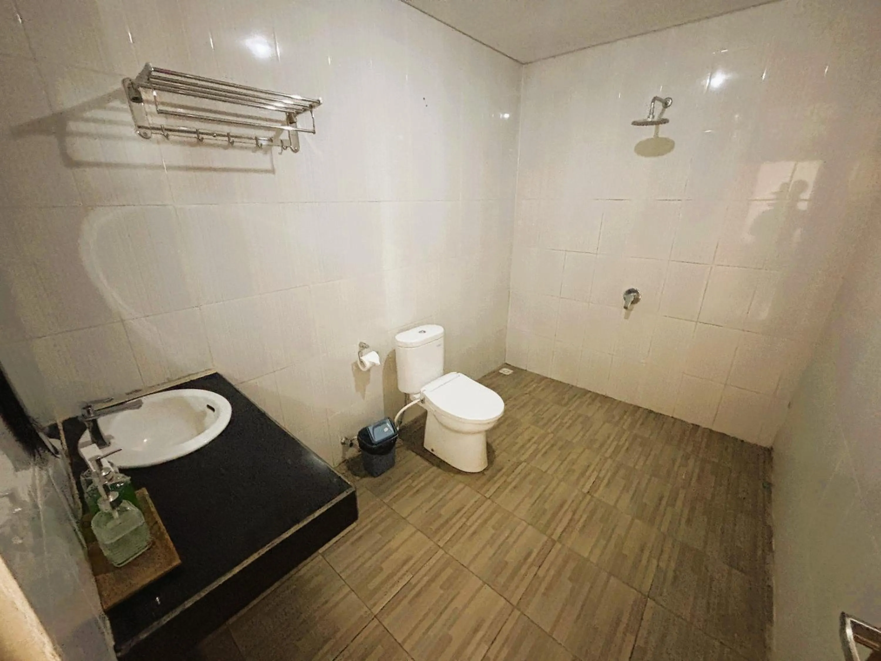 Shower in Caldera Hotel & Restaurant