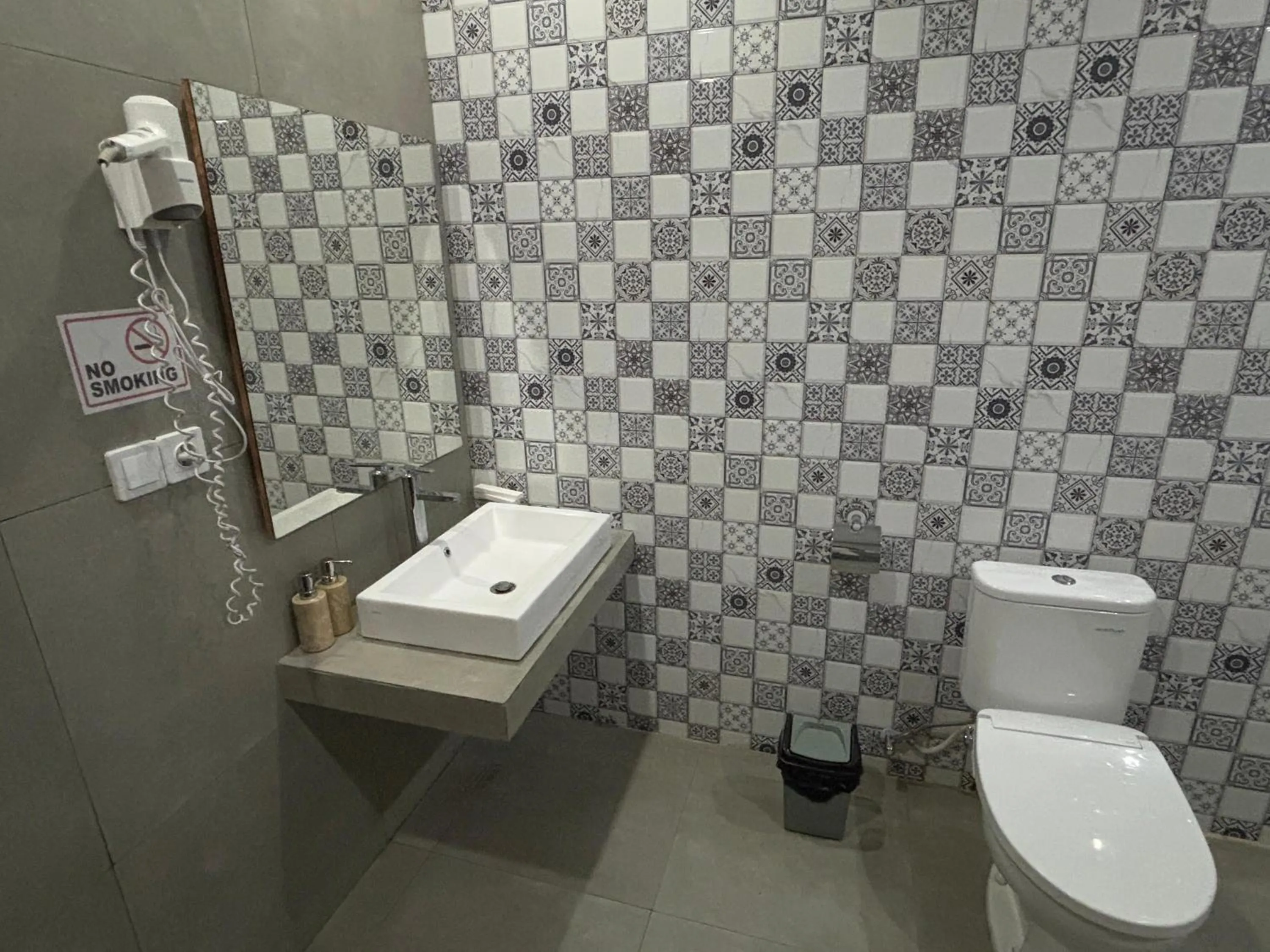 Toilet in Caldera Hotel & Restaurant