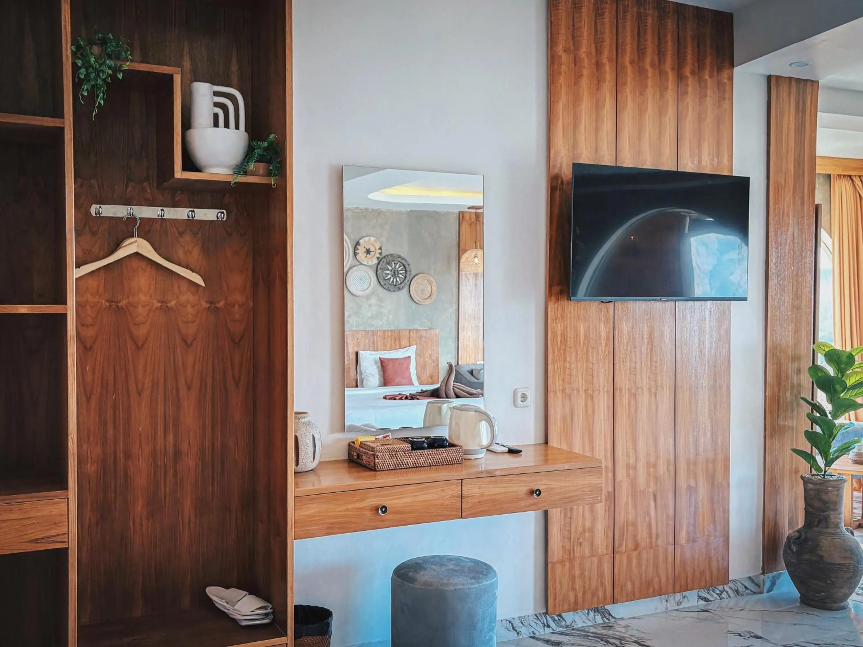 TV and multimedia in Caldera Hotel & Restaurant