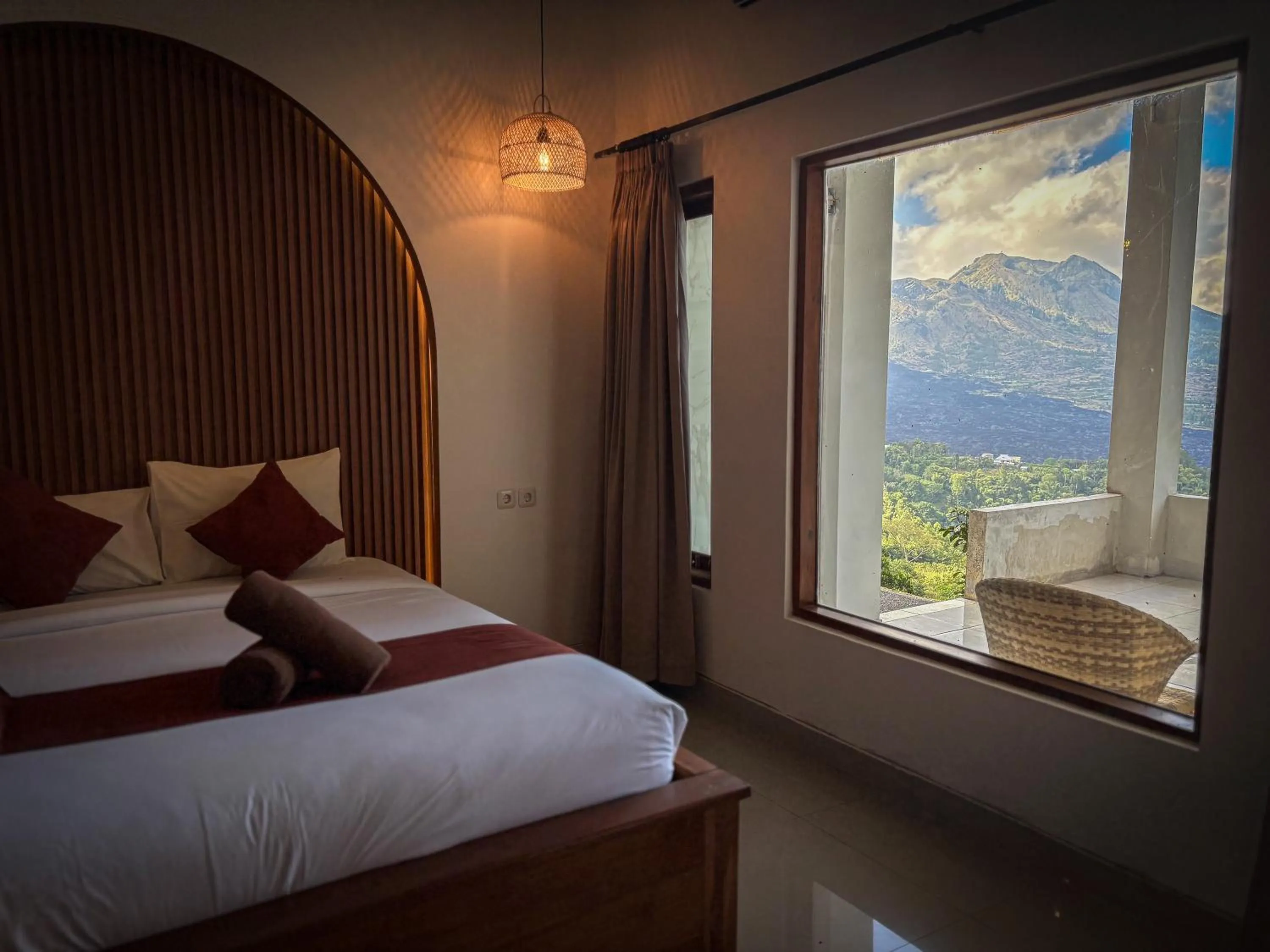 Bed in Caldera Hotel & Restaurant