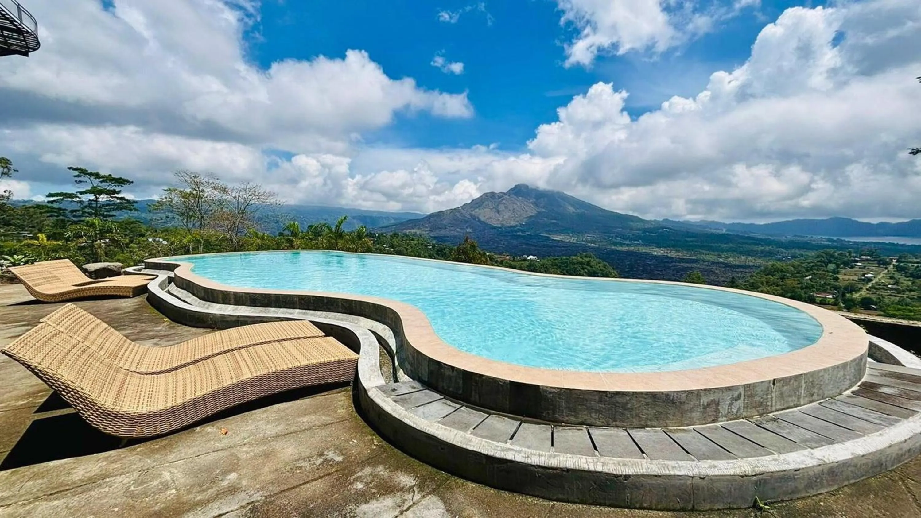 Swimming pool in Caldera Hotel & Restaurant