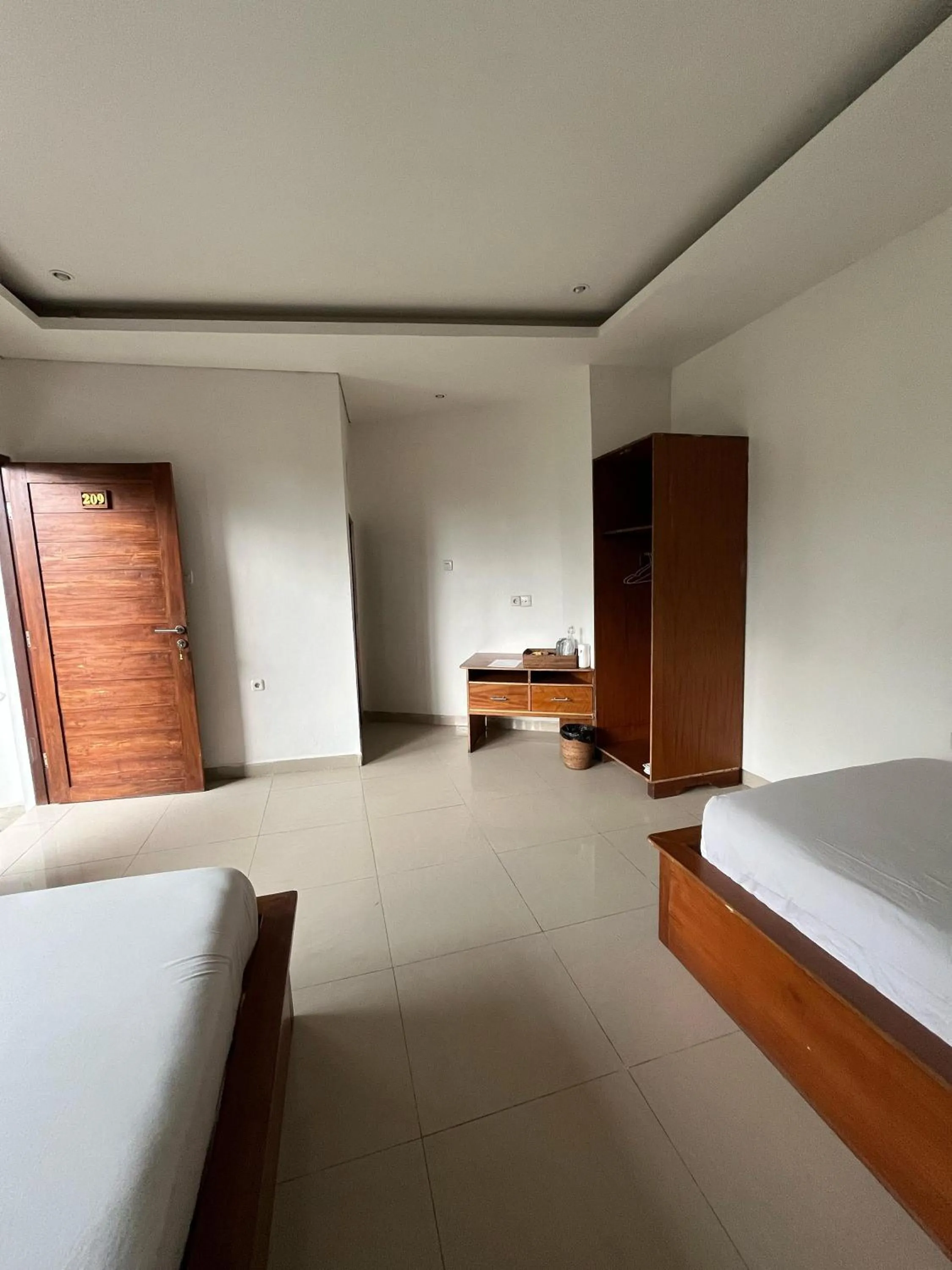 Bed in Caldera Hotel & Restaurant