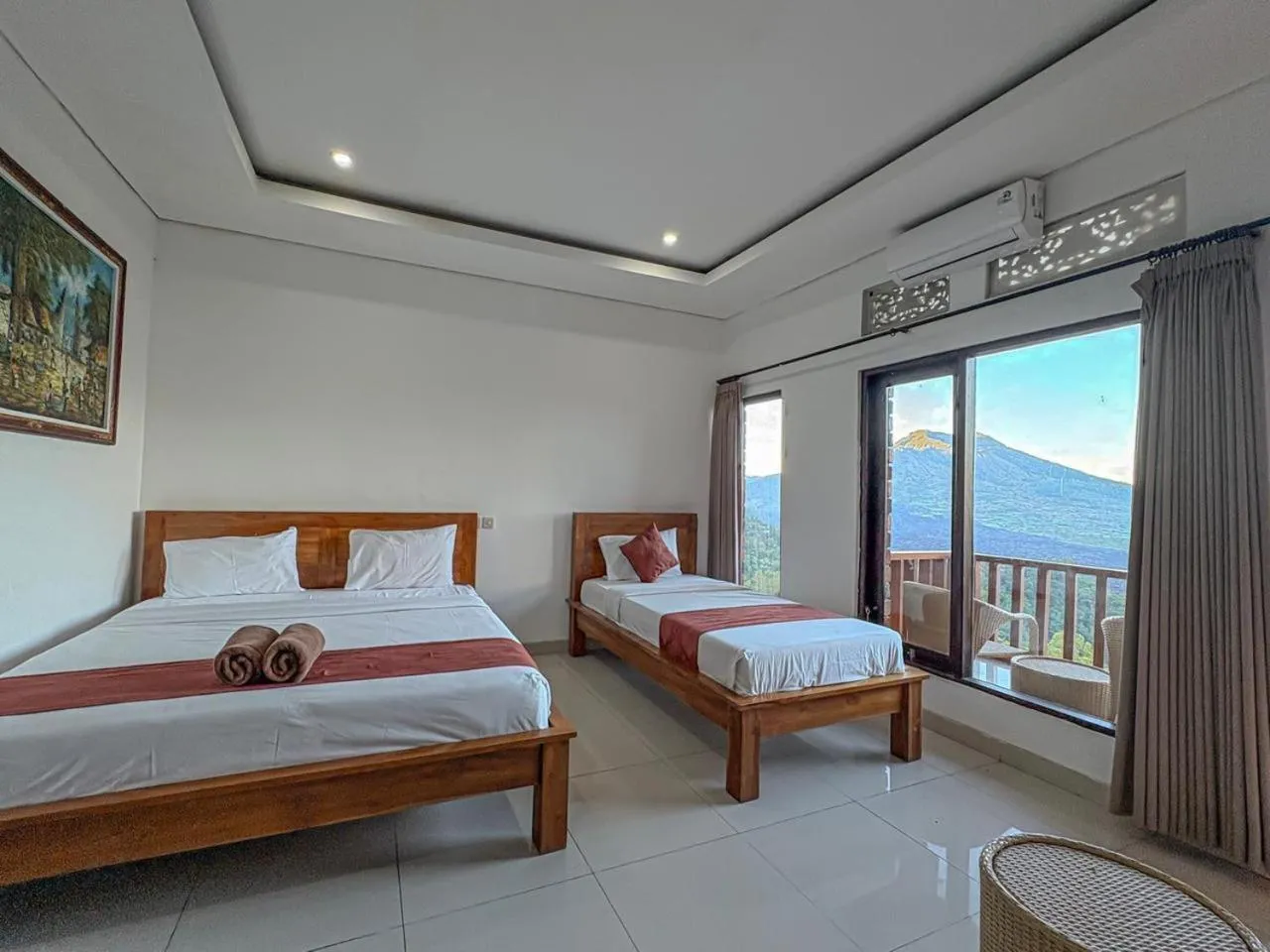 Bed in Caldera Hotel & Restaurant