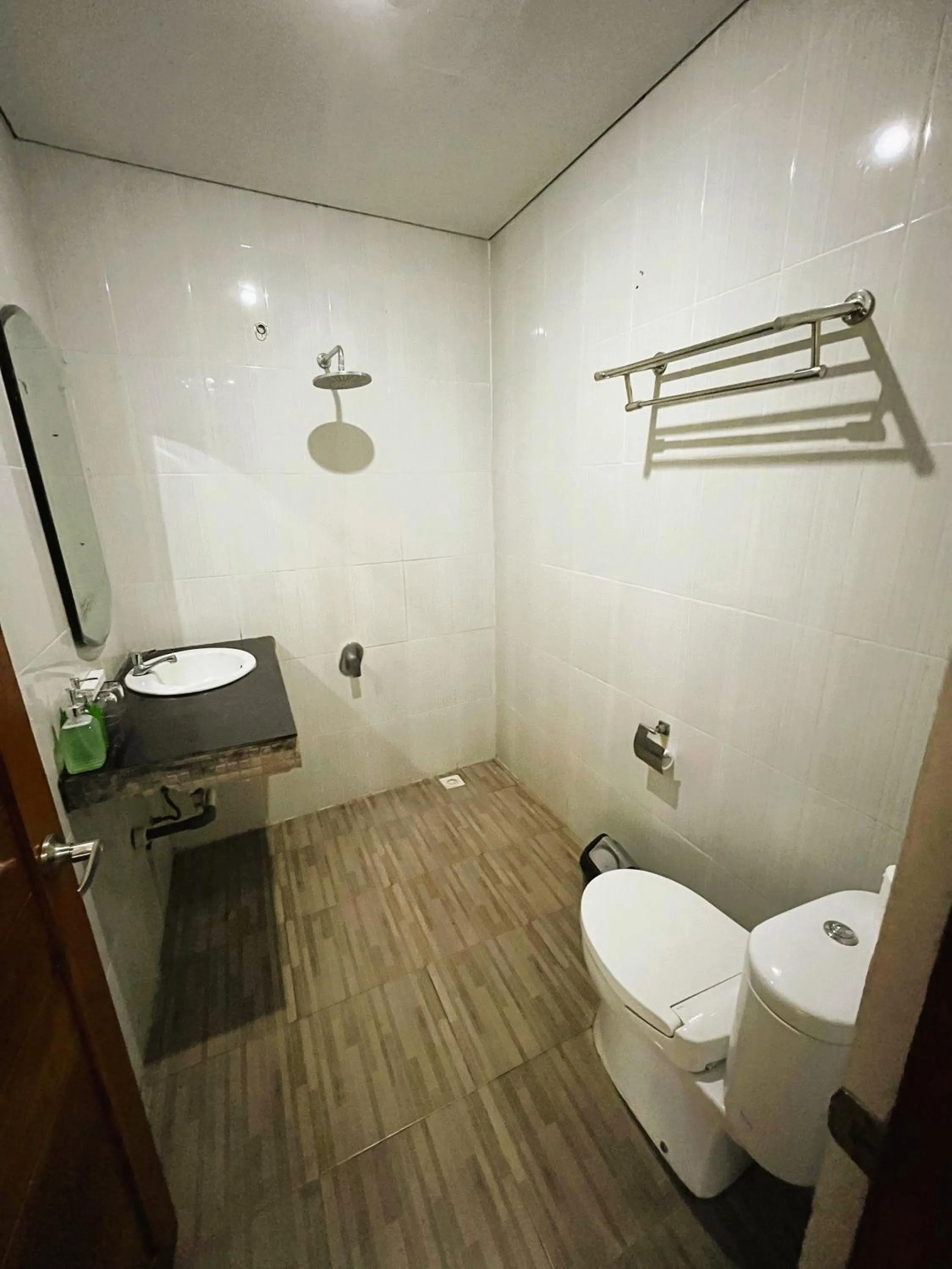 Shower in Caldera Hotel & Restaurant