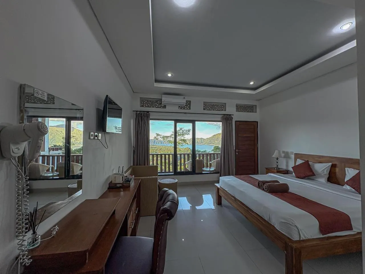 Bed in Caldera Hotel & Restaurant