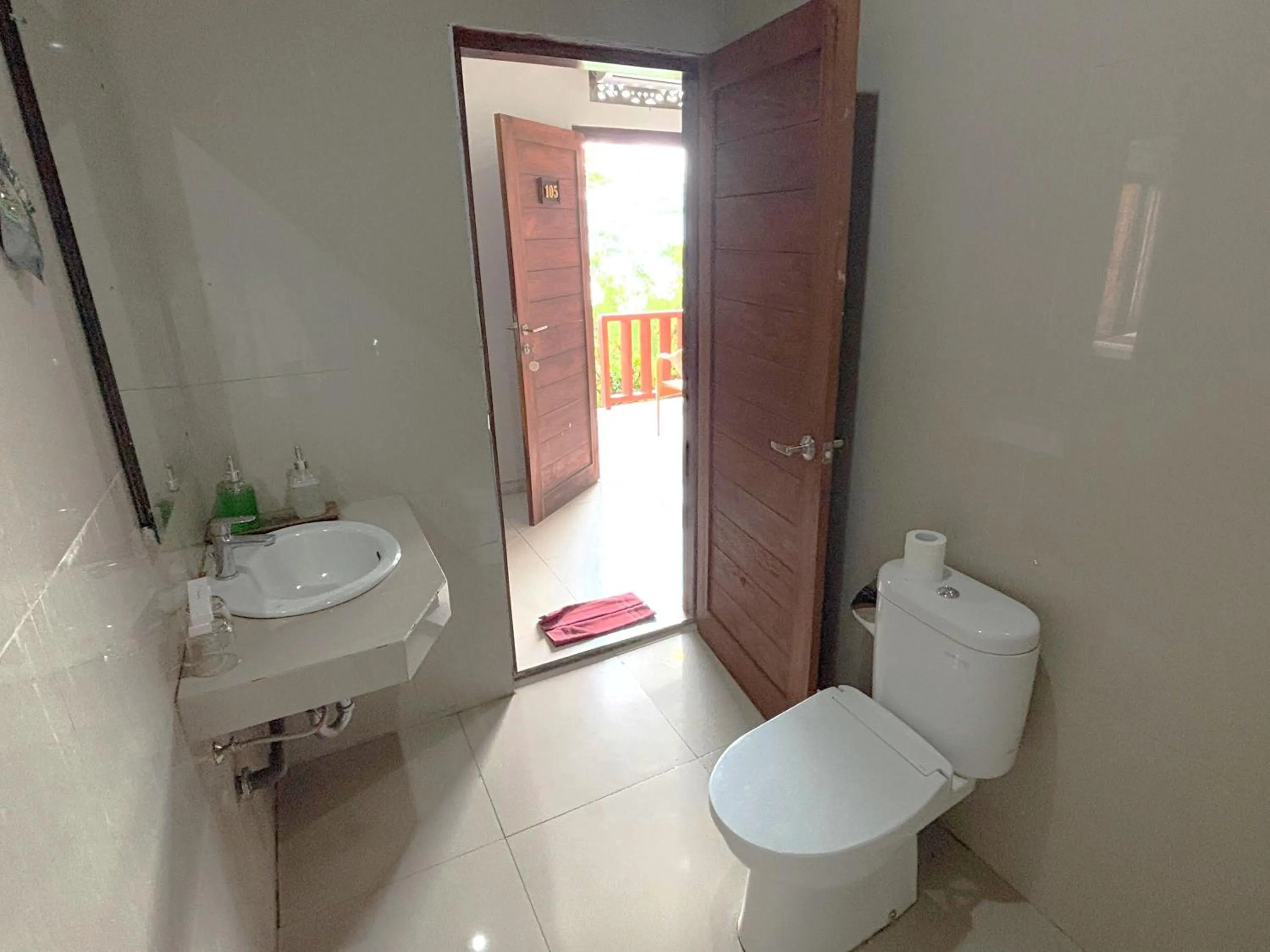 Toilet in Caldera Hotel & Restaurant