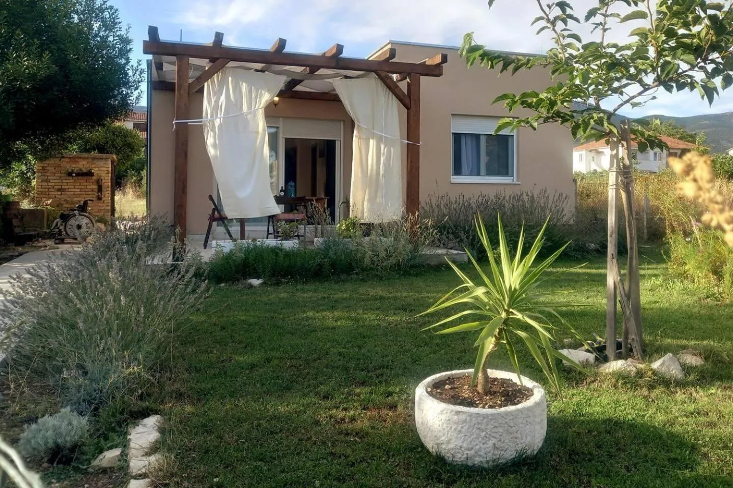Patio in Kuca za odmor u Kastelima s pogledom na more