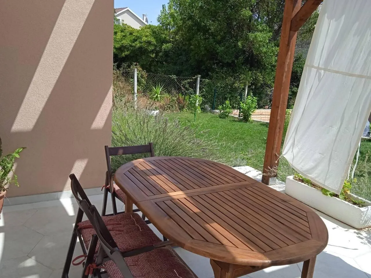 Patio in Kuca za odmor u Kastelima s pogledom na more