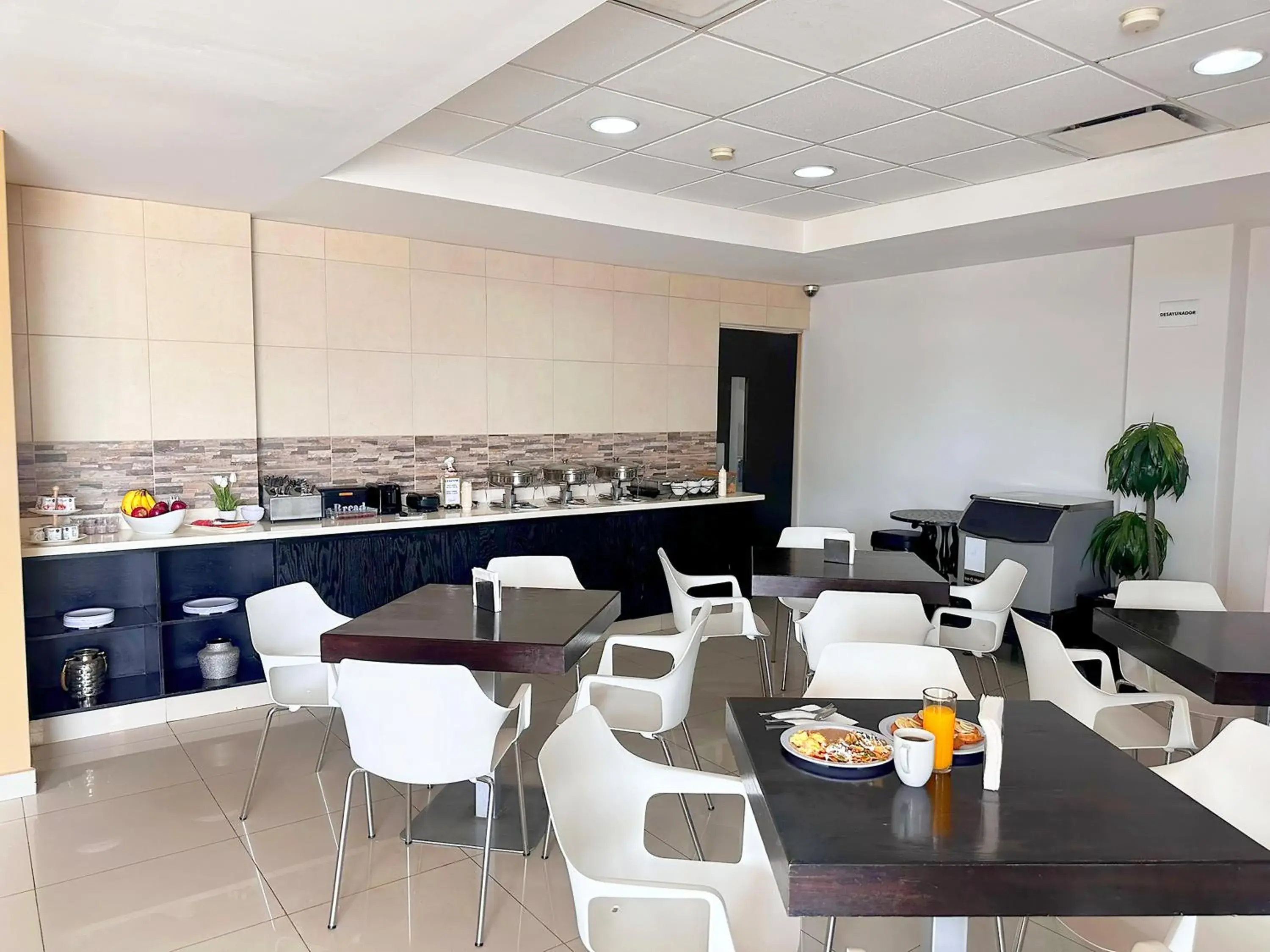 Restaurant/places to eat in Sleep Inn Culiacan Restaurant/places to eat in Sleep Inn Culiacan