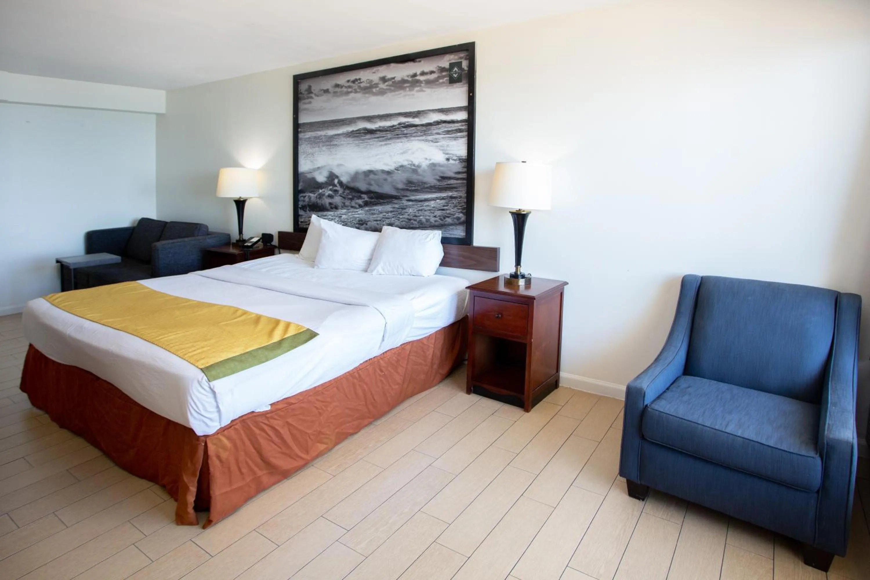 Bedroom, Bed in Super 8 by Wyndham Virginia Beach Oceanfront