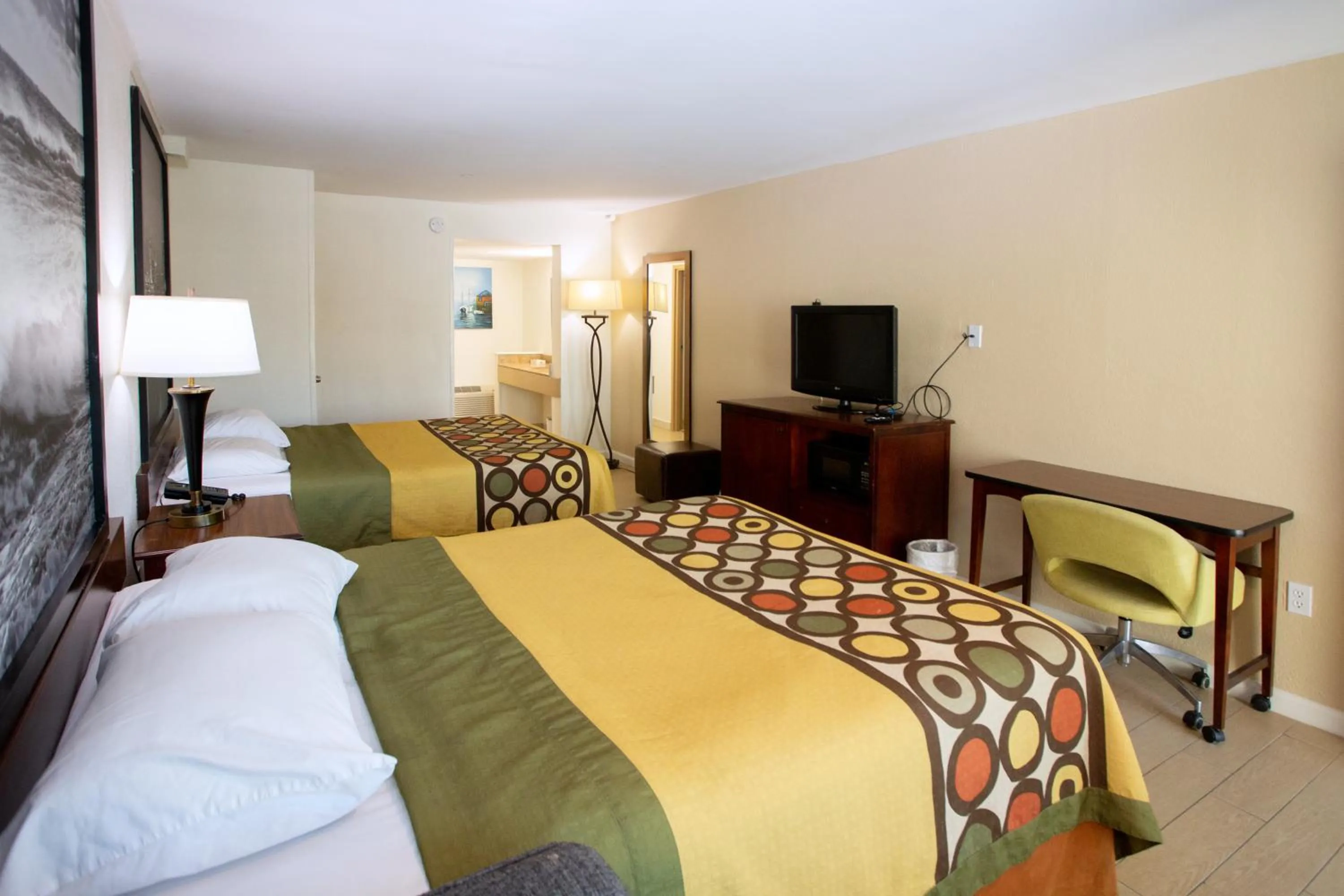 Bedroom, Bed in Super 8 by Wyndham Virginia Beach Oceanfront