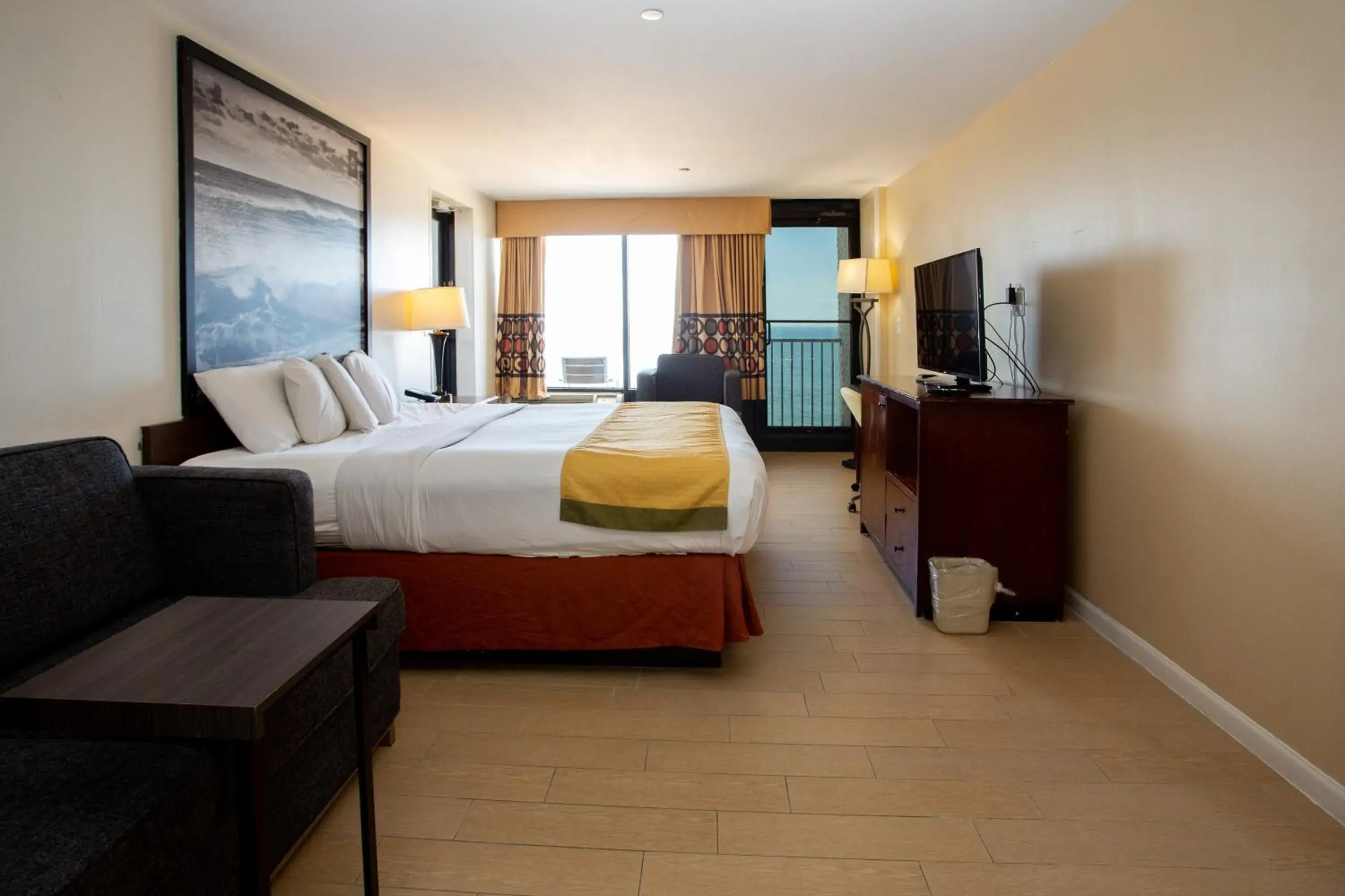 Bedroom in Super 8 by Wyndham Virginia Beach Oceanfront