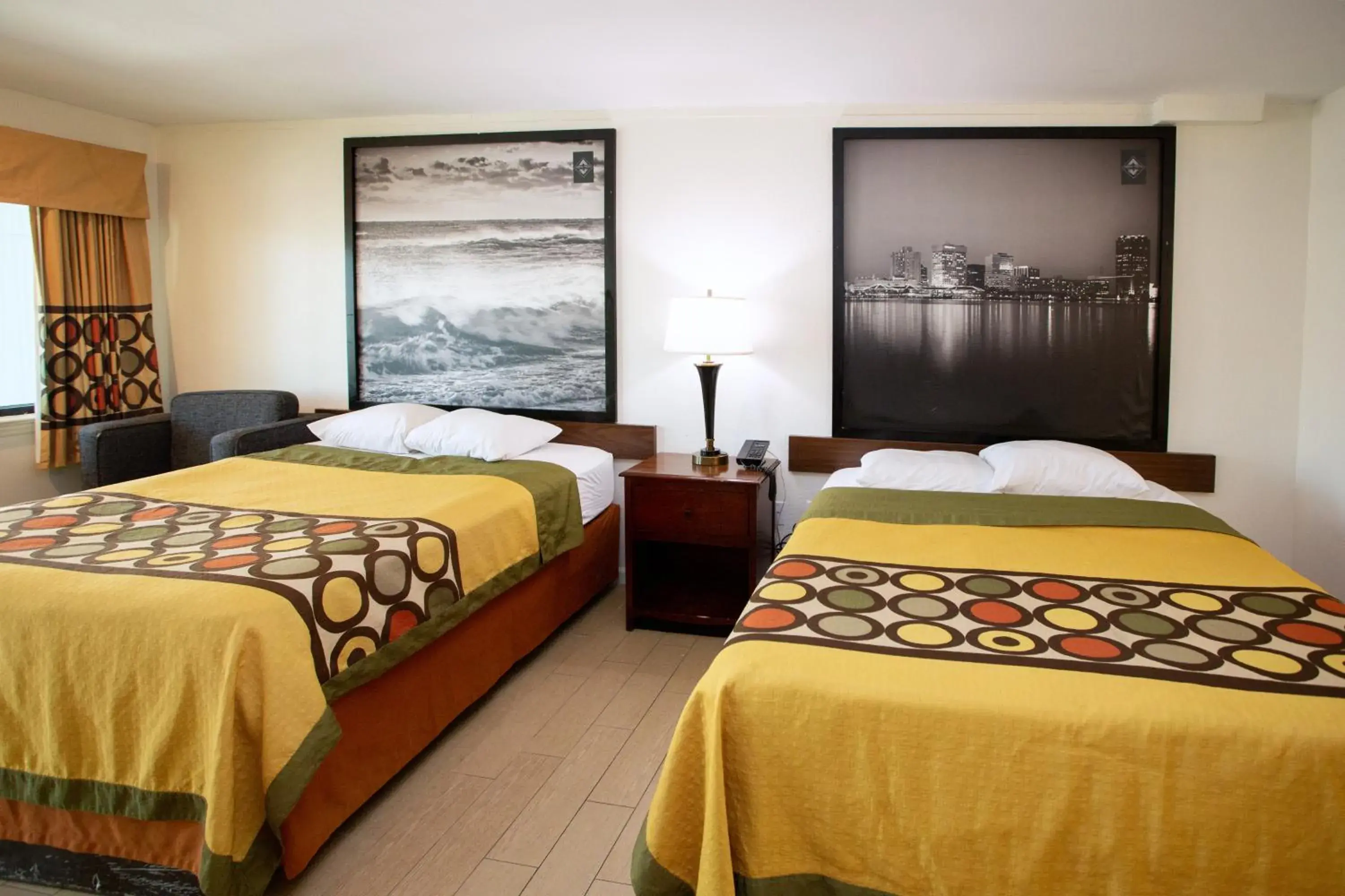 Bedroom, Bed in Super 8 by Wyndham Virginia Beach Oceanfront