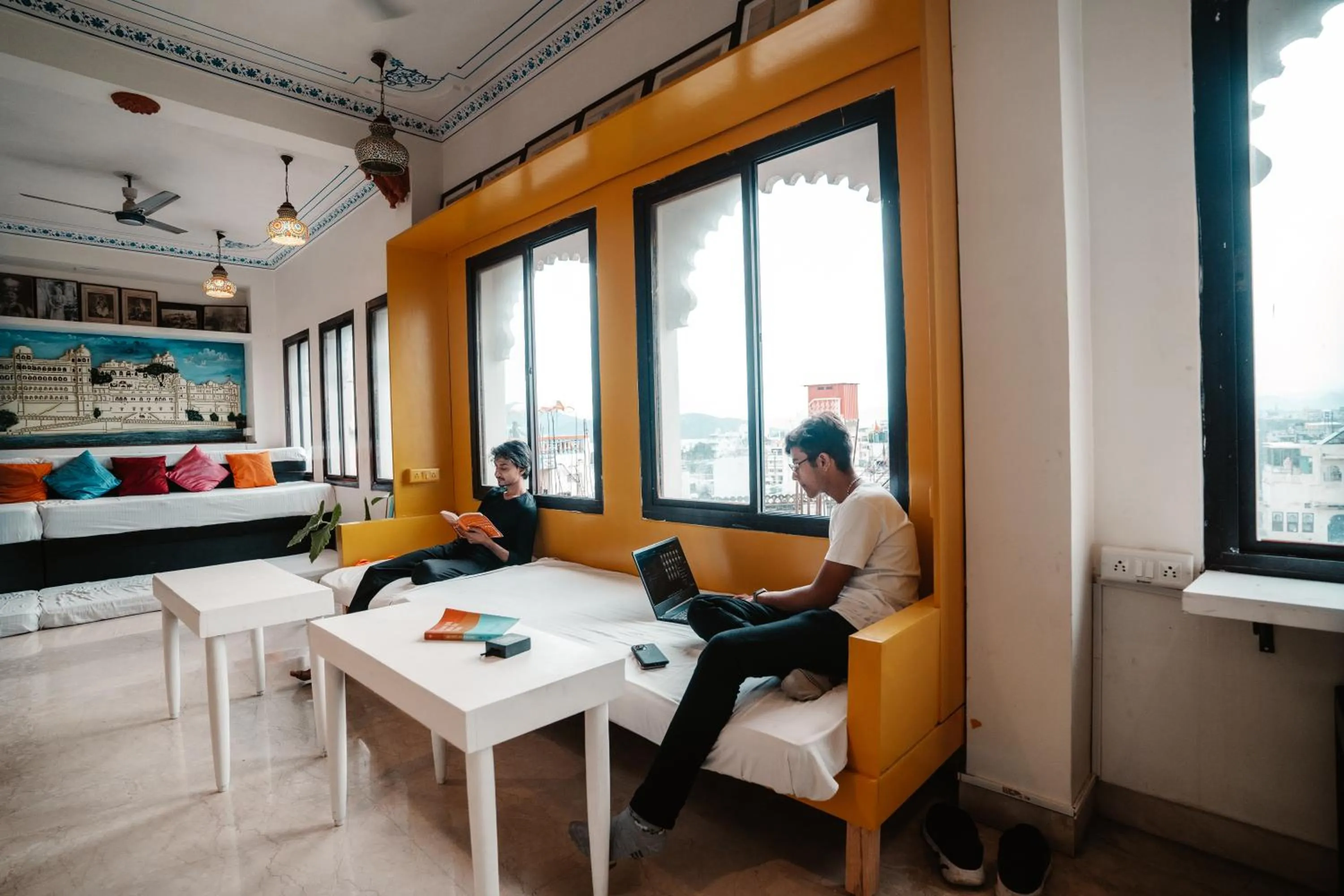 Communal lounge/ TV room in Citylights By MUSAFIR