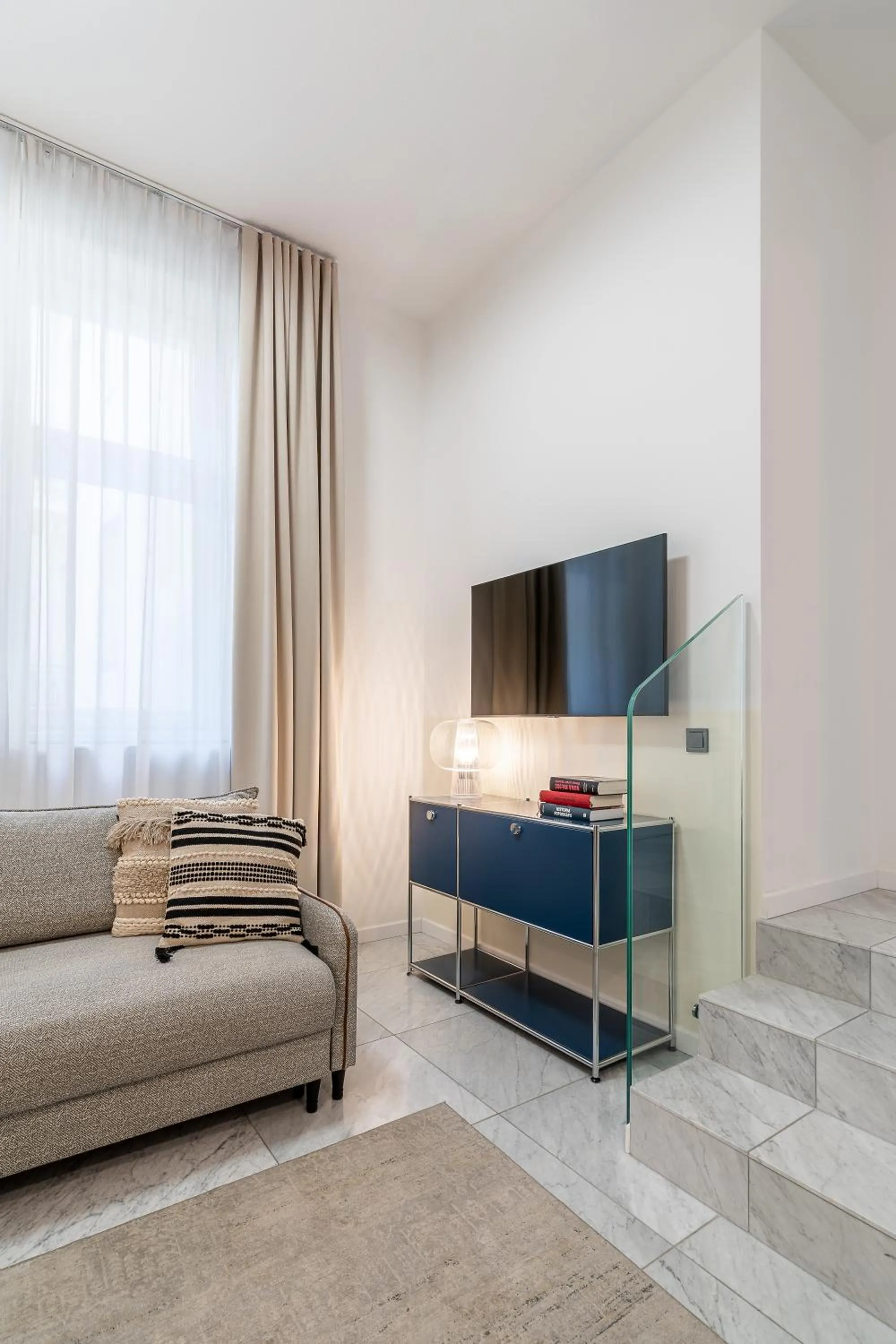 Living room, Bed in H11 Aparthotel