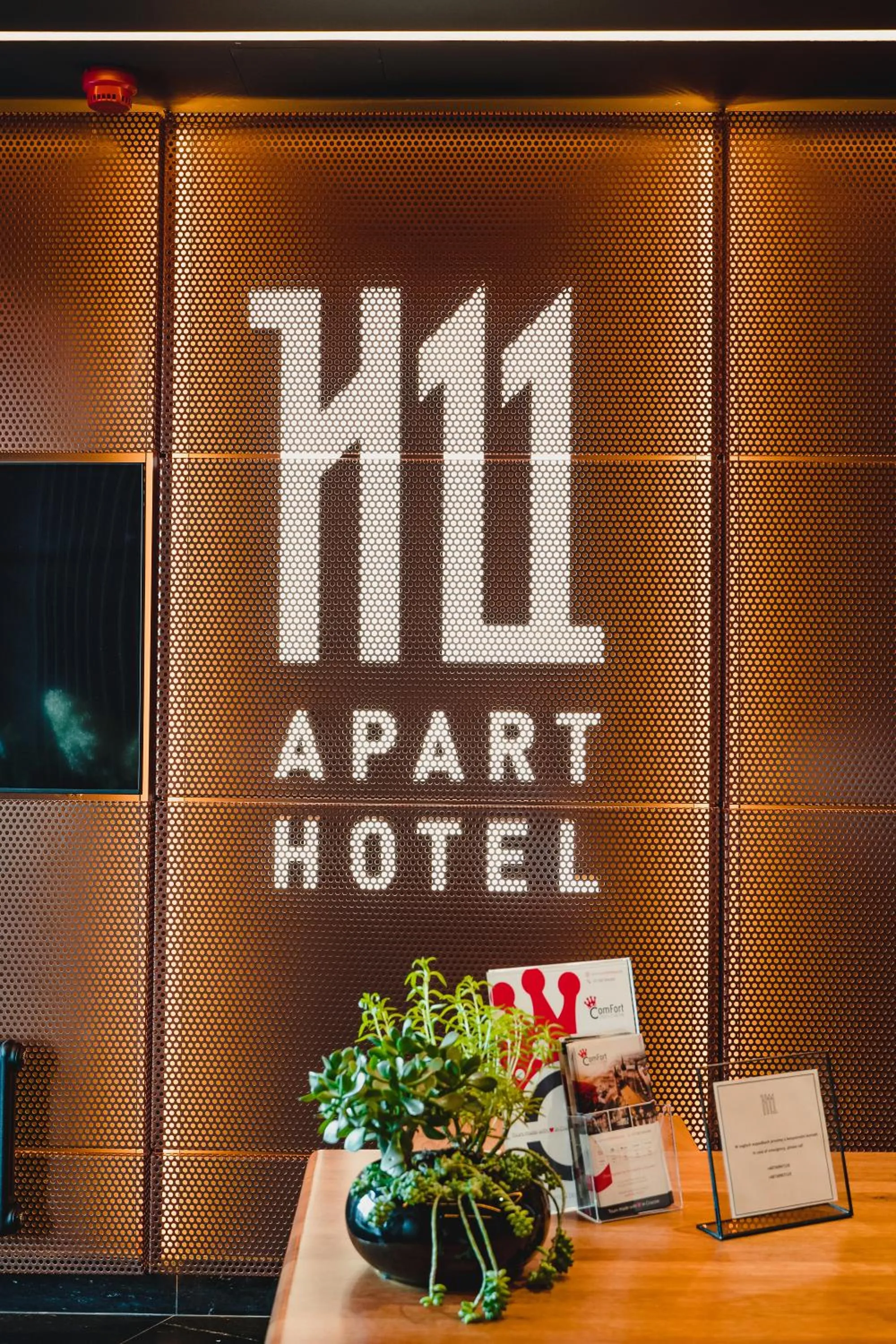 Lobby or reception in H11 Aparthotel