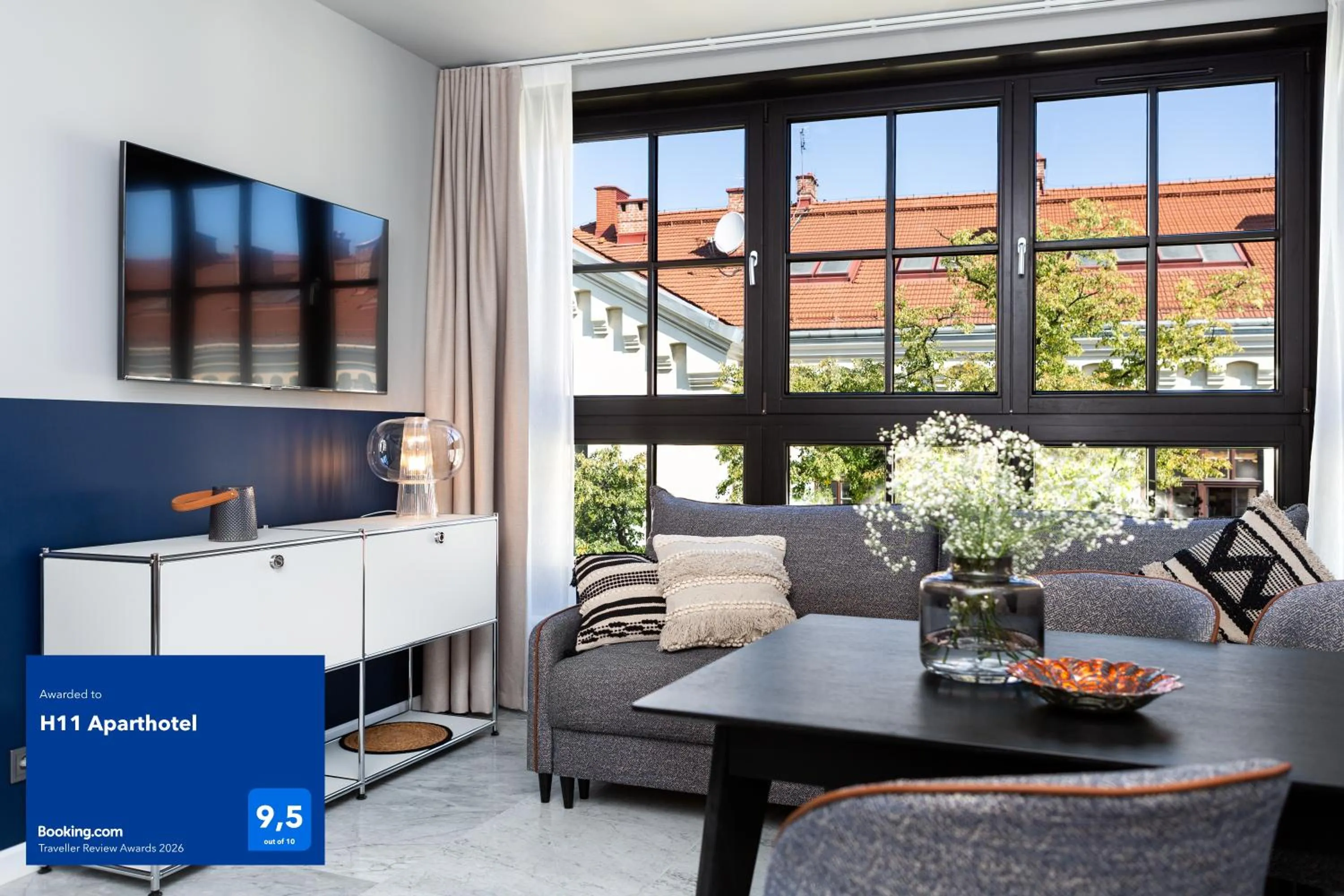 TV and multimedia in H11 Aparthotel