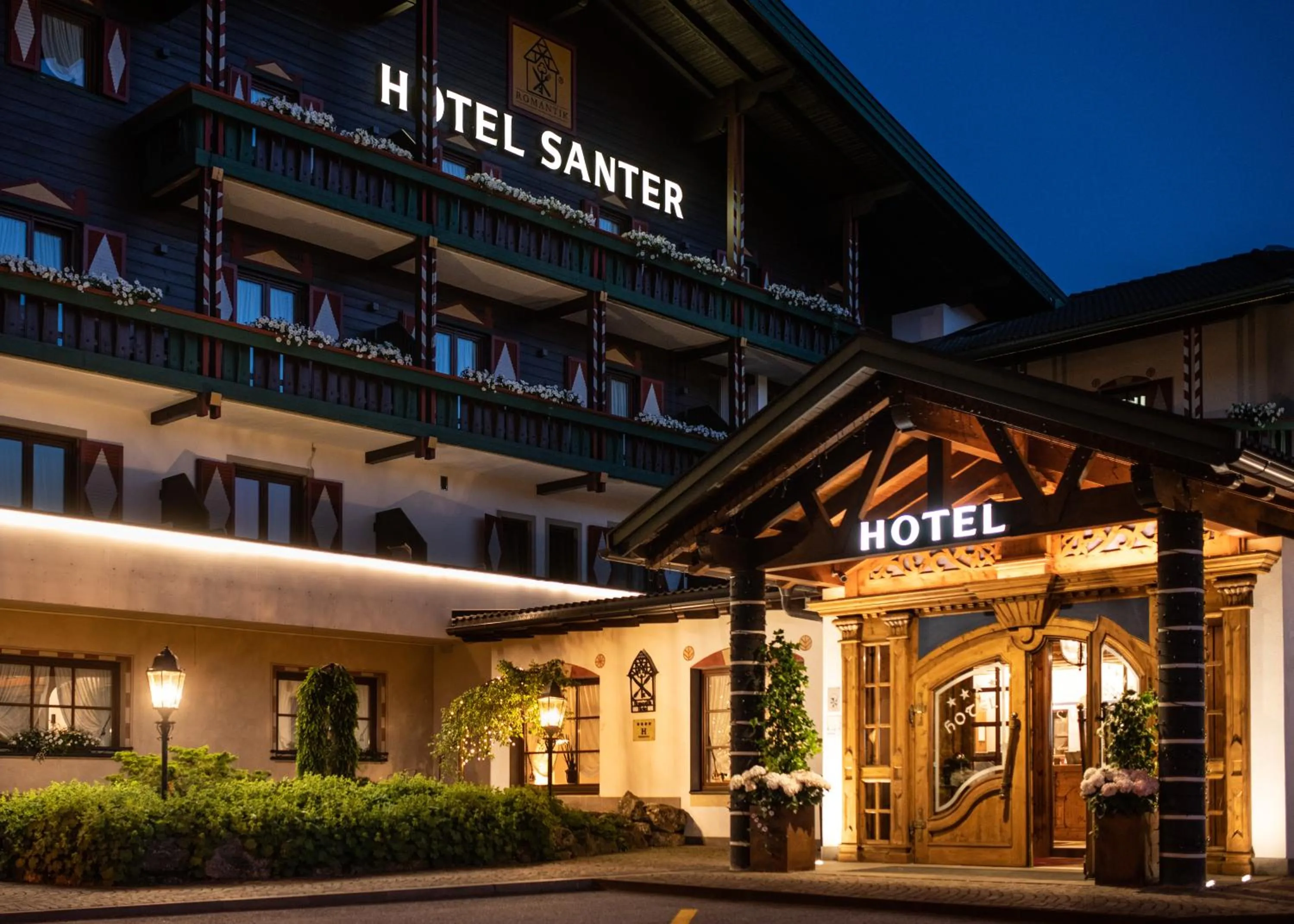 Facade/entrance in Romantik Hotel Santer