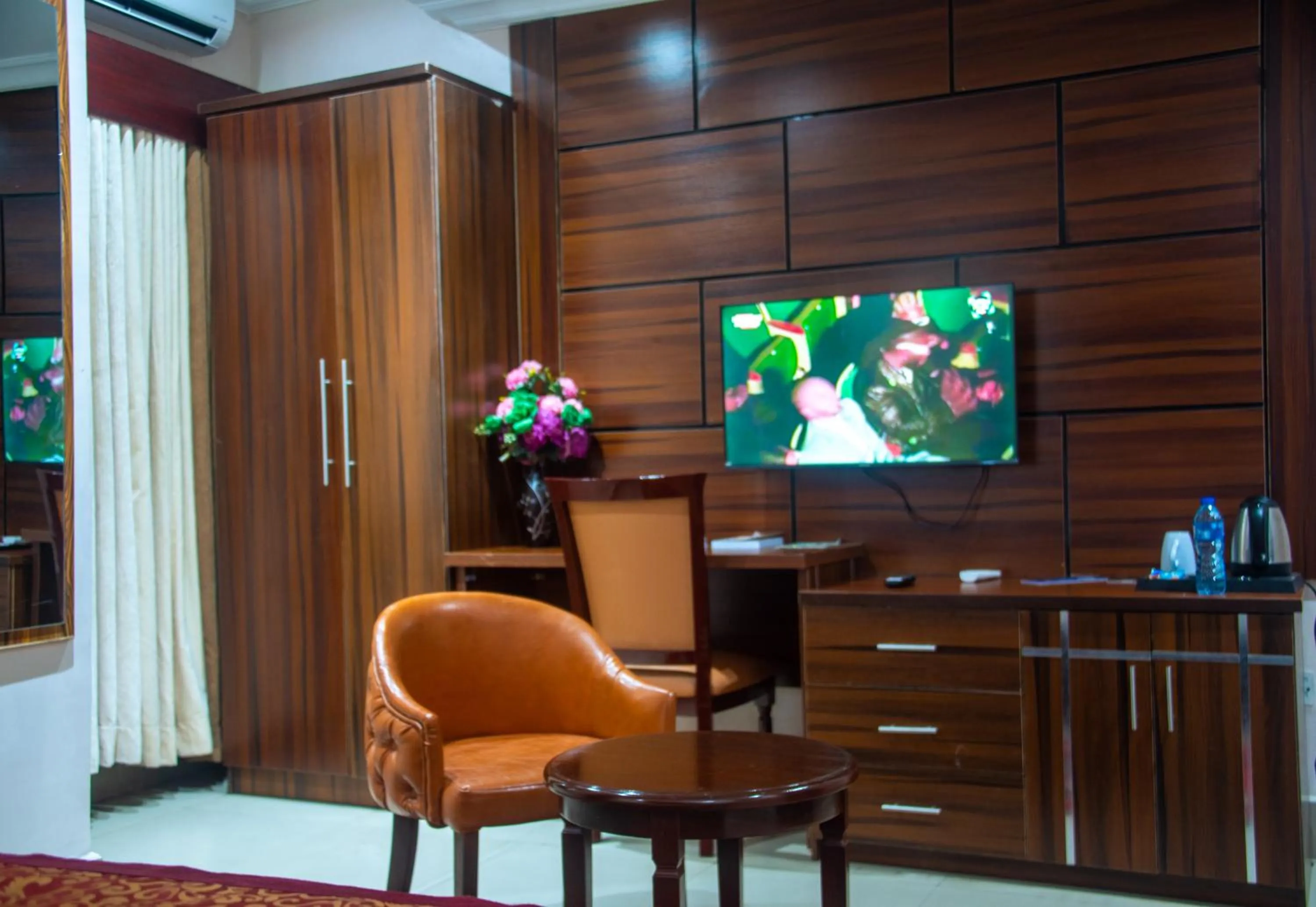 TV and multimedia in Golden Tulip Garden City Hotel - Rivotel