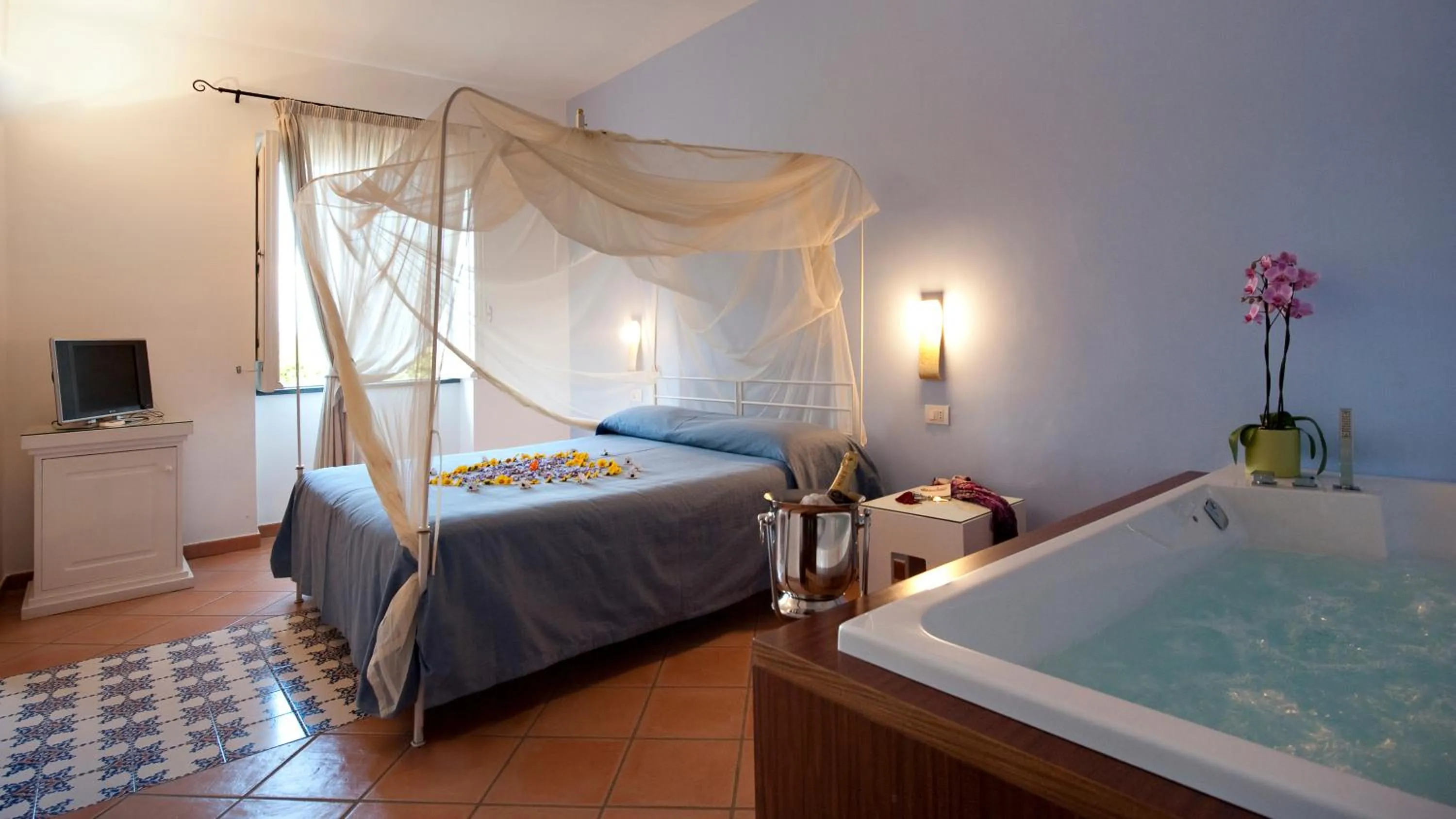 Photo of the whole room, Bed in Albergo 'La Vigna'