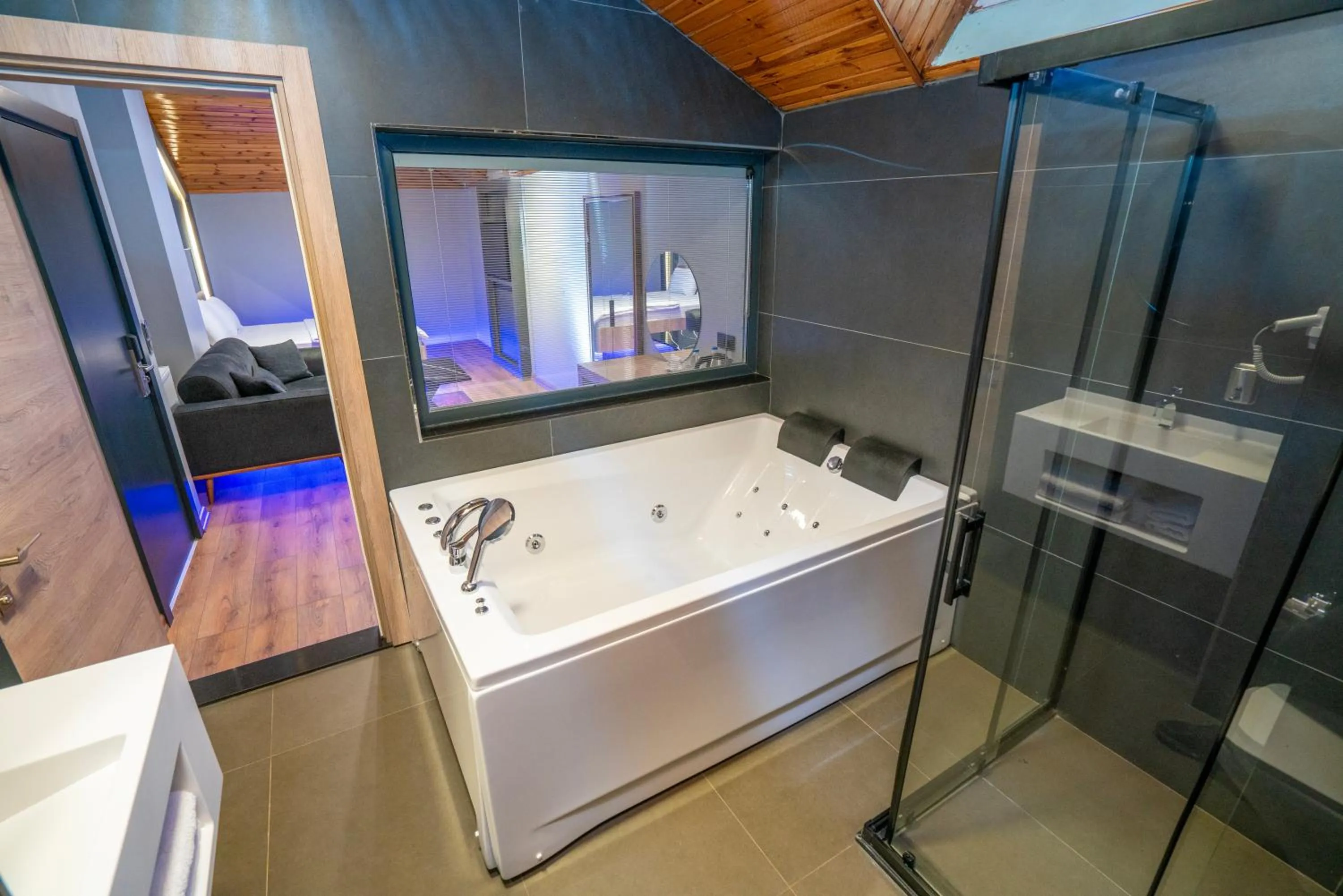 Shower in Royal Nest