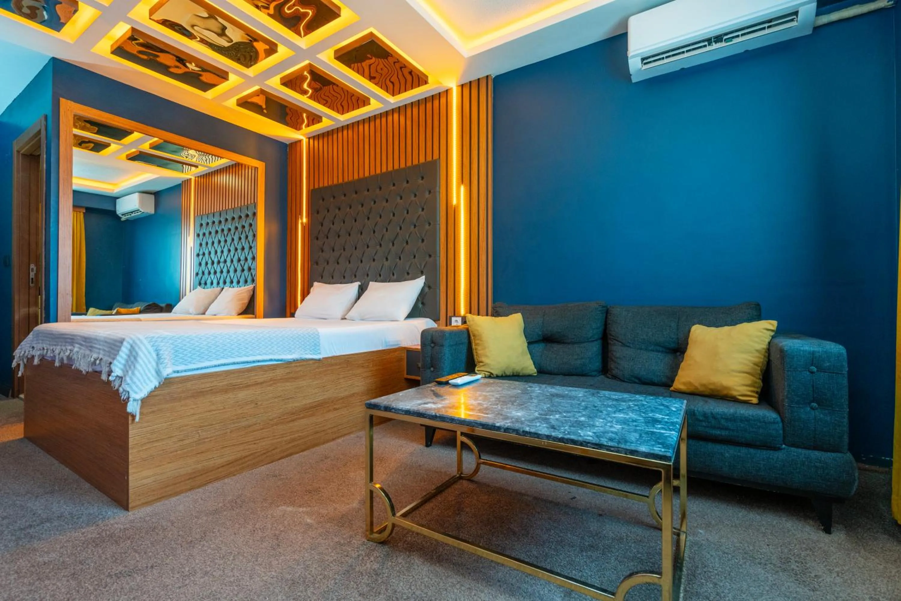 Photo of the whole room, Bed in Royal Nest