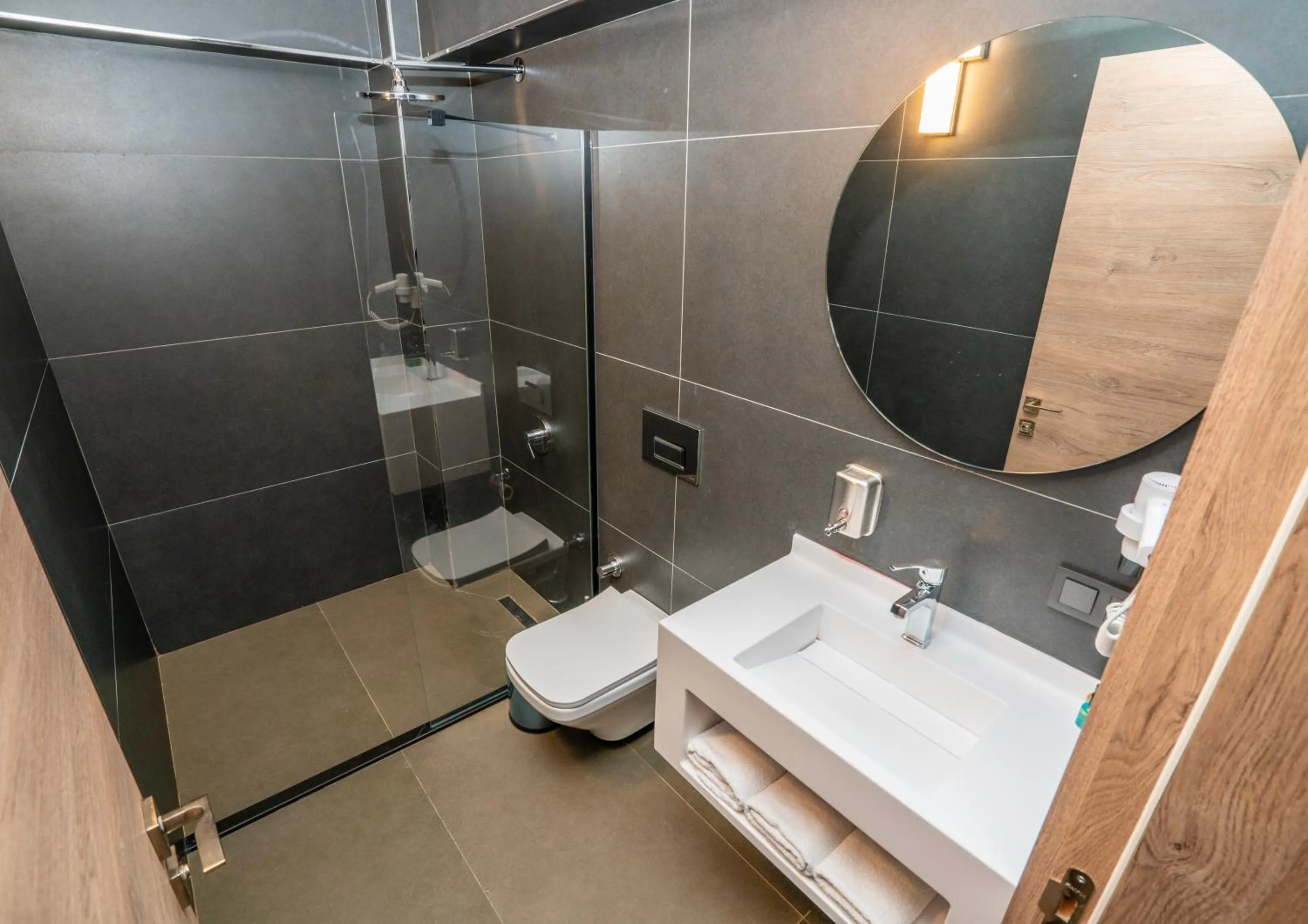 Shower in Royal Nest