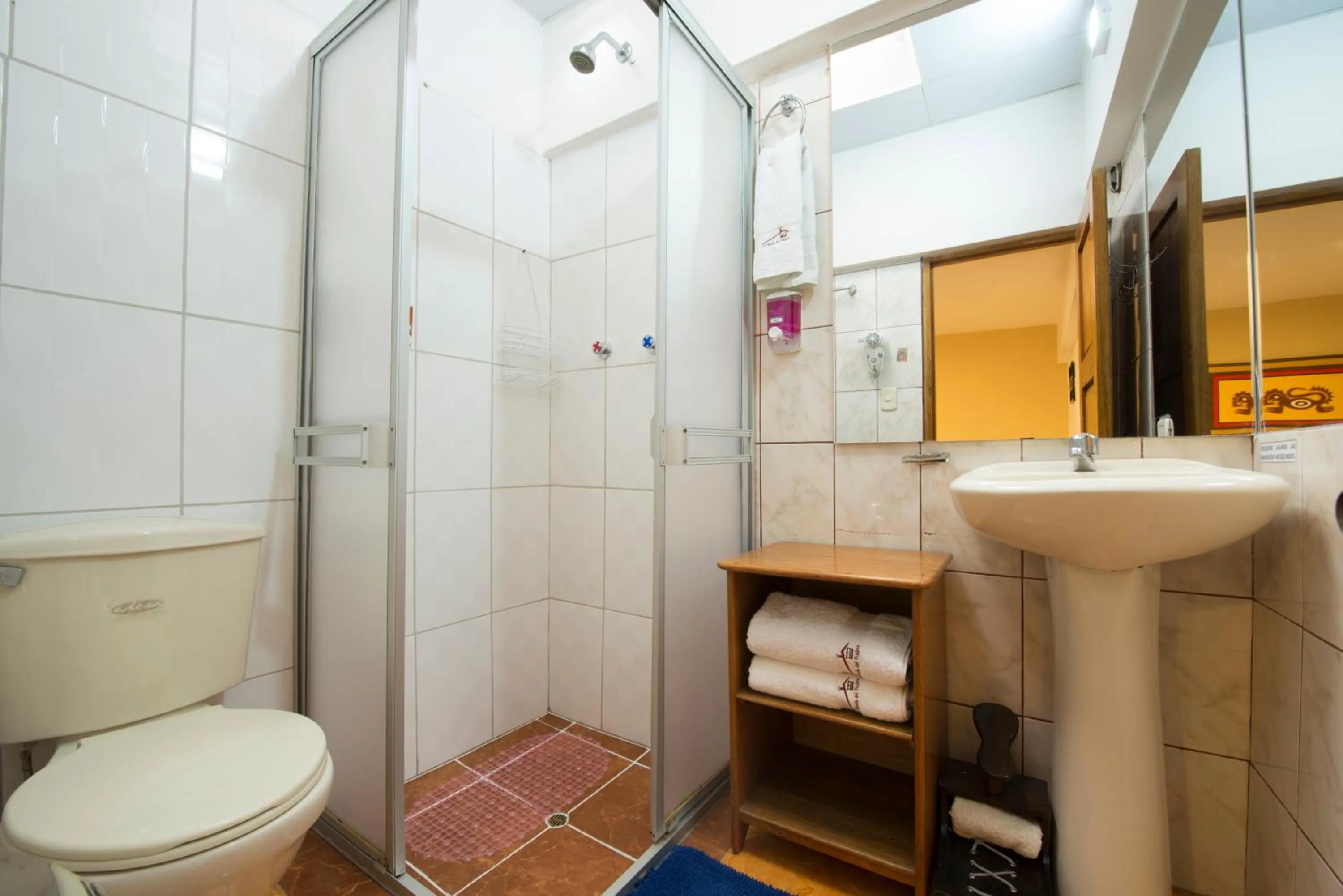 Shower in La Posada del Viajero