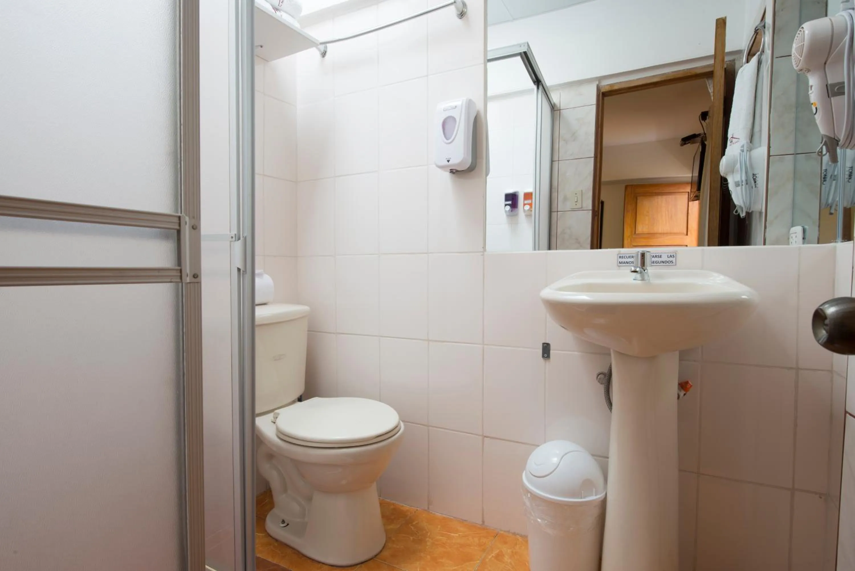 Shower in La Posada del Viajero