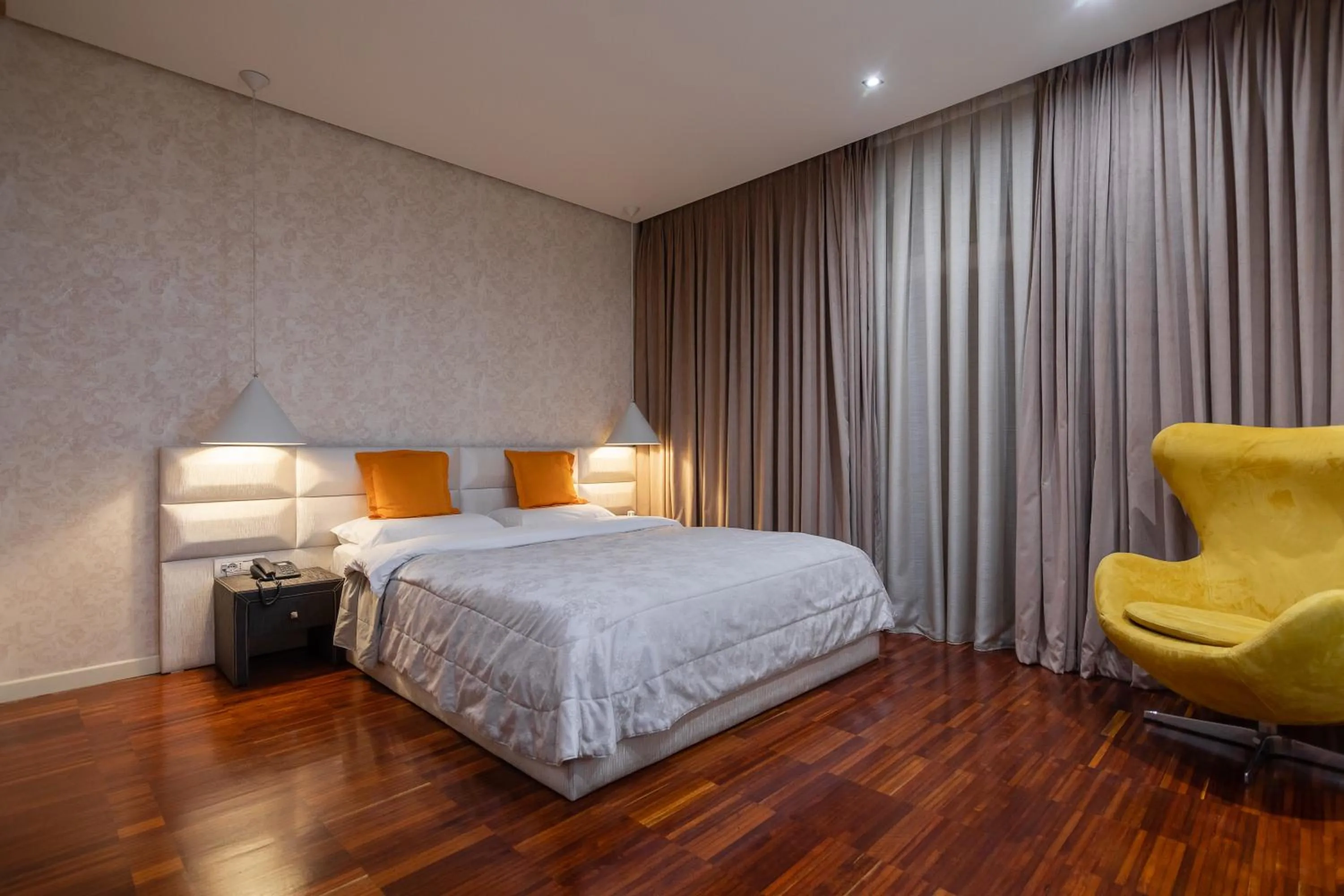 Bedroom, Bed in La Bohème Hotel