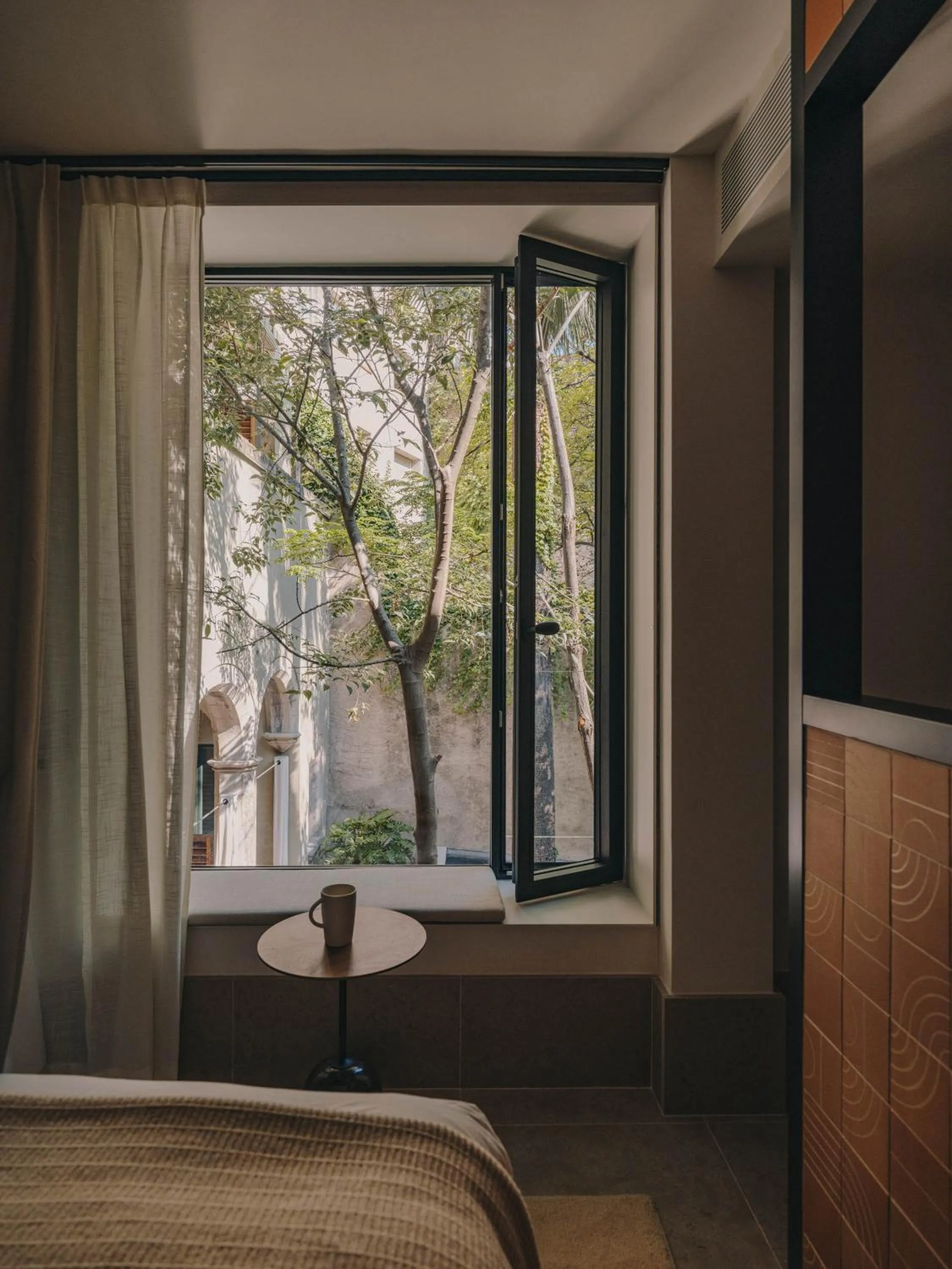 Bed in Hotel Palau Fugit