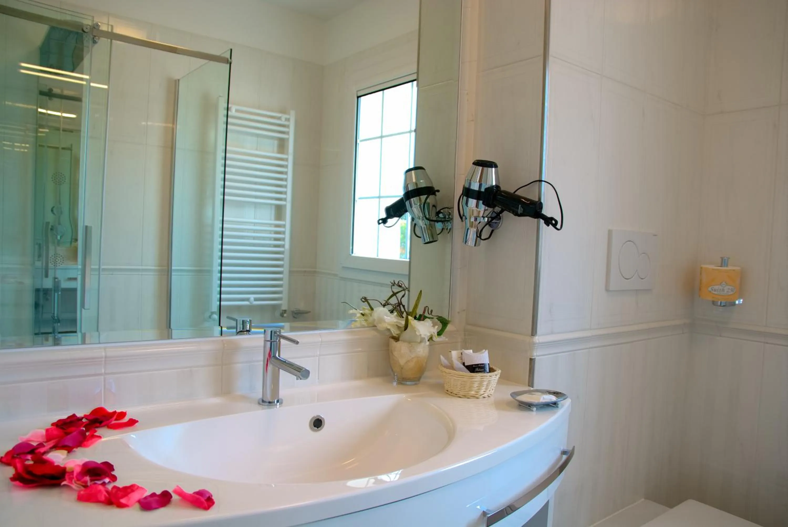 Bathroom in Hotel La Goletta