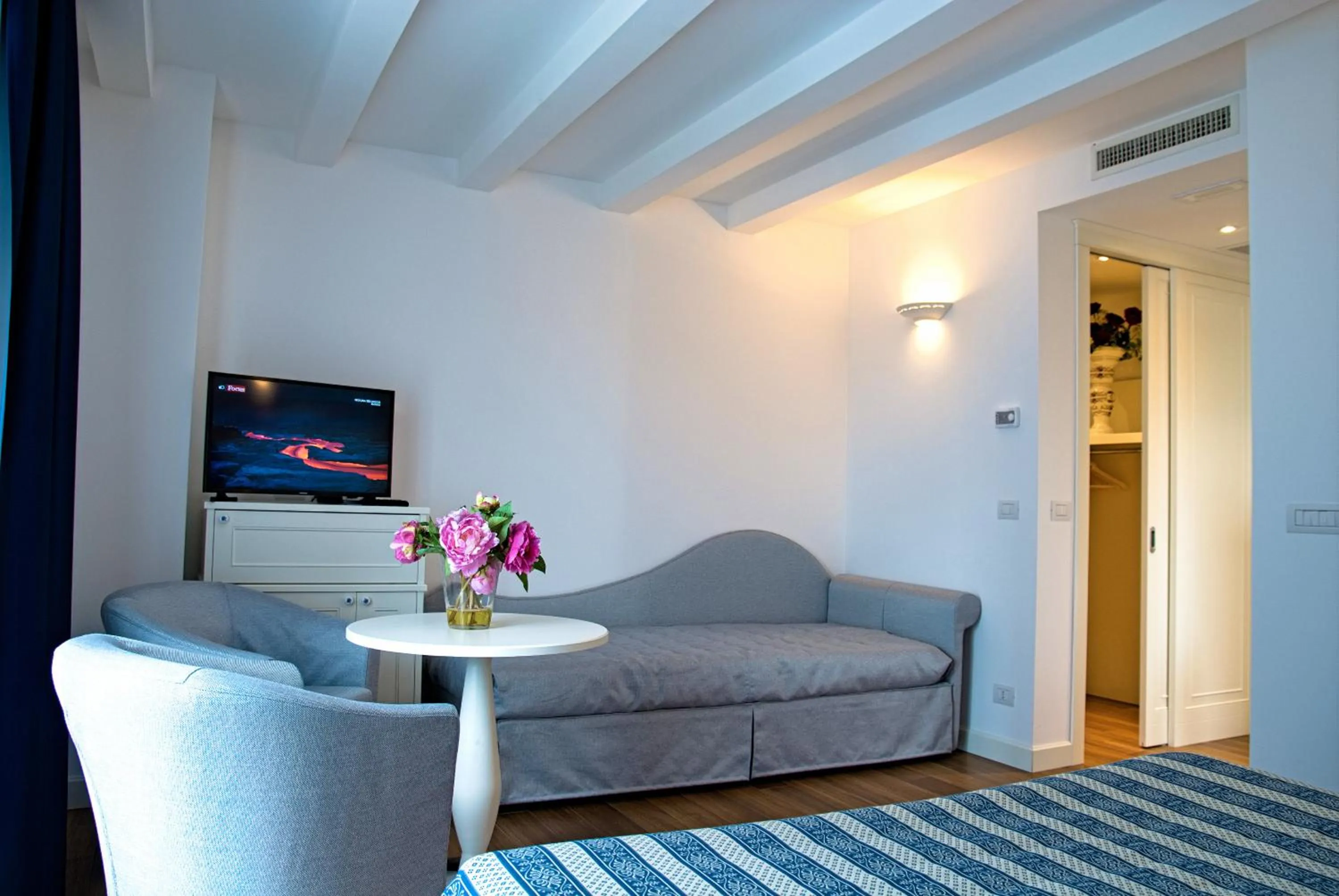 Photo of the whole room in Hotel La Goletta