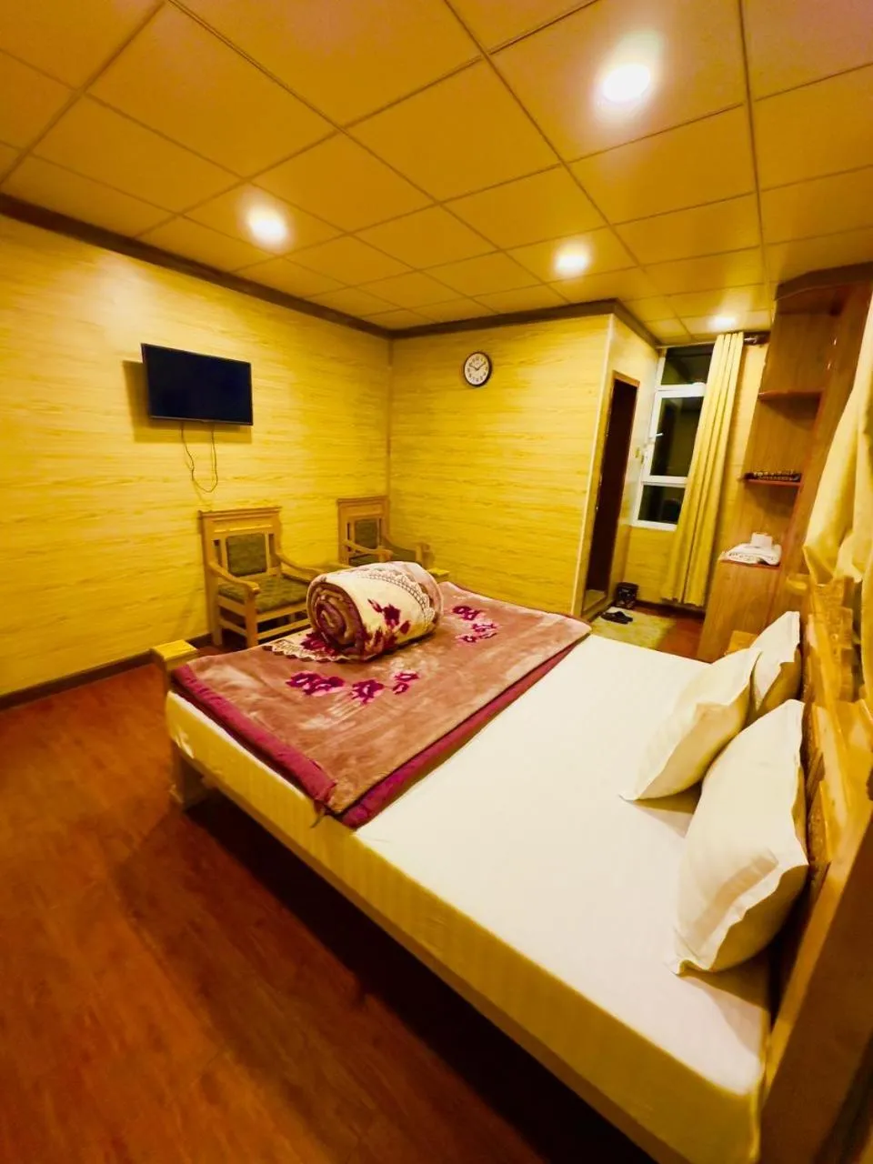 Bed in Gems Palace Hotel Sost